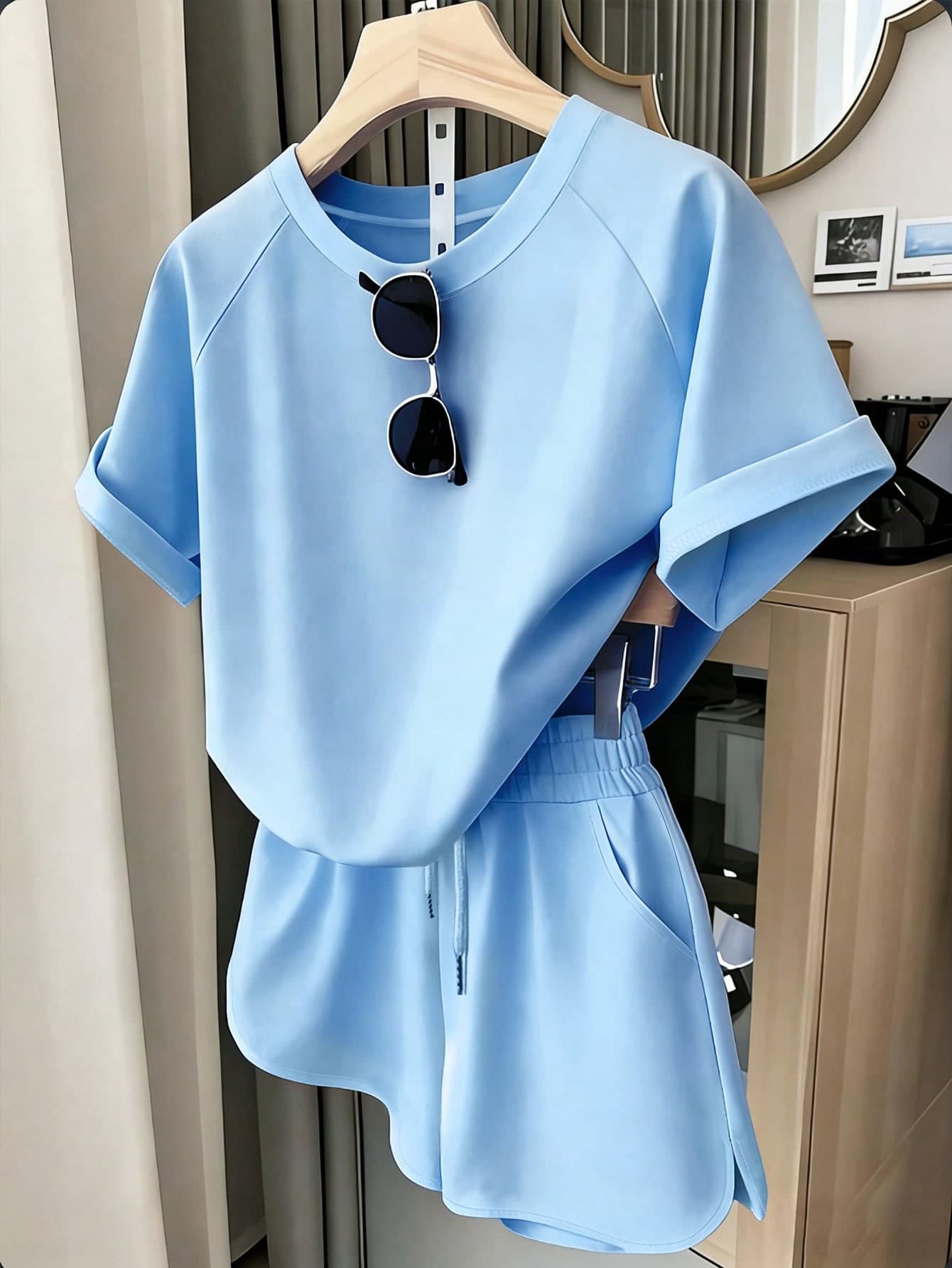 Resyla Women's Solid Color Round Neck Raglan Sleeve Short Sleeve T-Shirt And Shorts Casual Set
