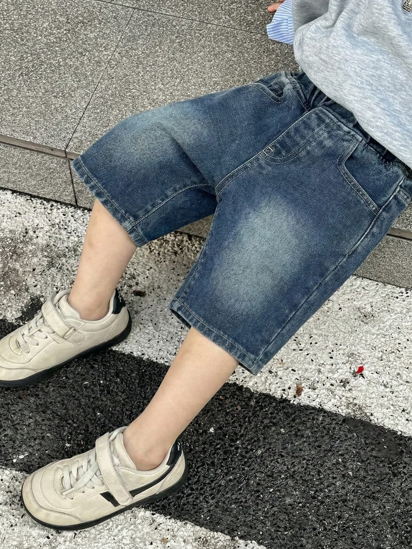 DAZY Young Boy Casual Loose Fit Jeans With Slant Pockets