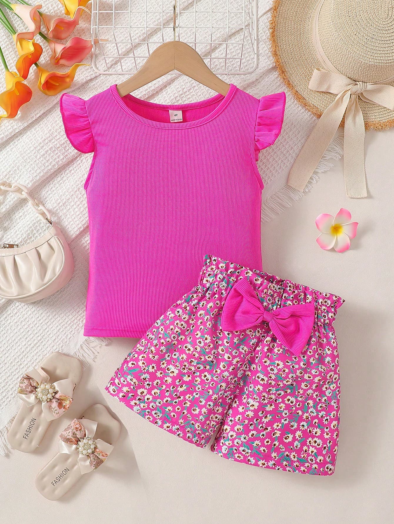 SHEIN Elladie kids Young Girls 2pcs Set,Pink Knit Round Neck Flutter Sleeve Top&Pink Ditsy Floral Bow Decor Short Pants,Summer Matching Family Vacation Outfit,Aged 4-7