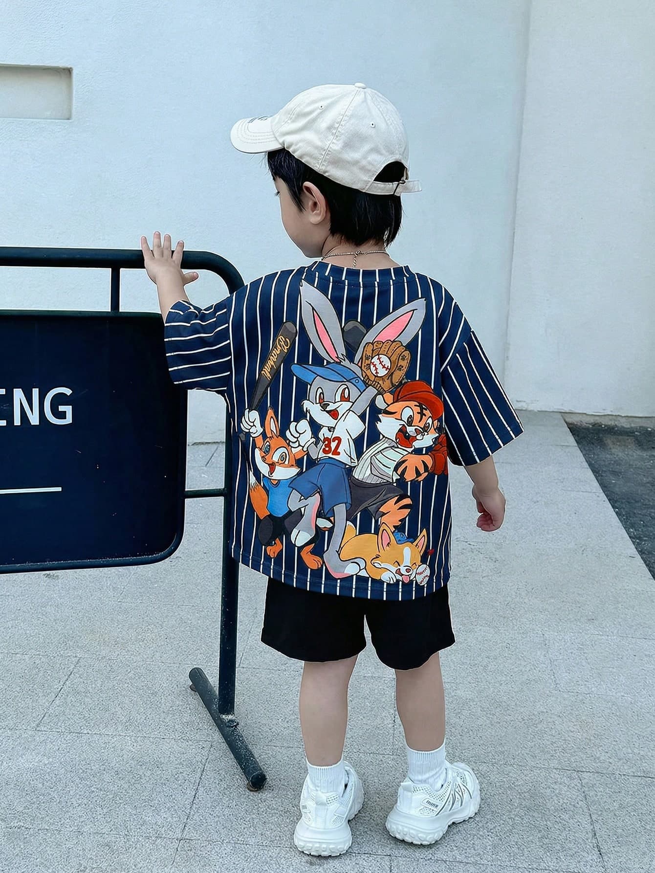 SHEIN 2pcs/Set Young Boys Casual Summer Outfits Cute Cartoon Animal Pattern Oversized Round Neck Short Sleeve White & Blue Striped T-Shirt And Shorts Set