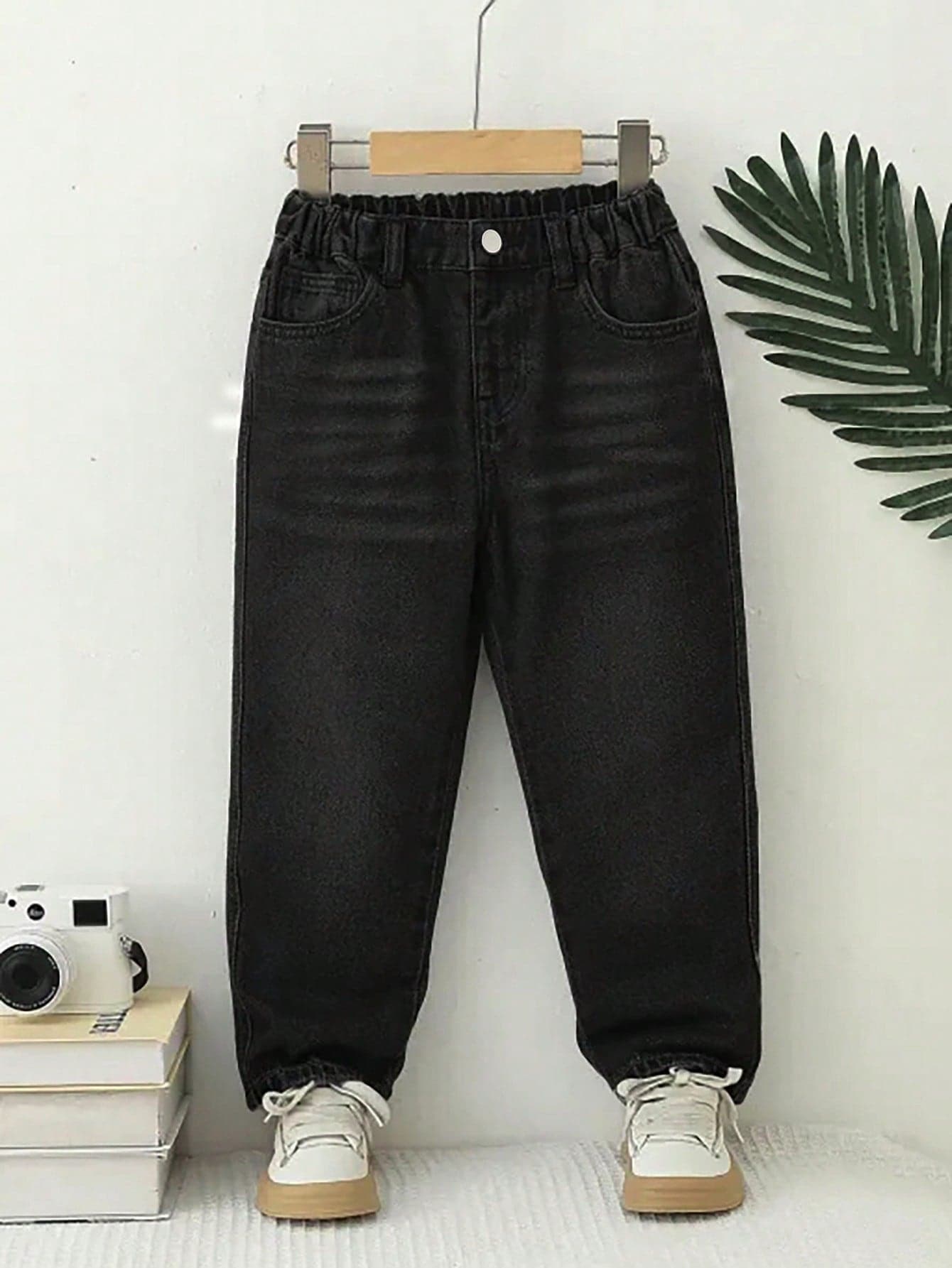 SHEIN Mirajuku Toddler Boys' Black Washed Cat Whisker Skinny Jeans,Relaxed Fit Elastic Waist Denim For Back-To-School,Winter,Career Day,Comfortable Casual Pants