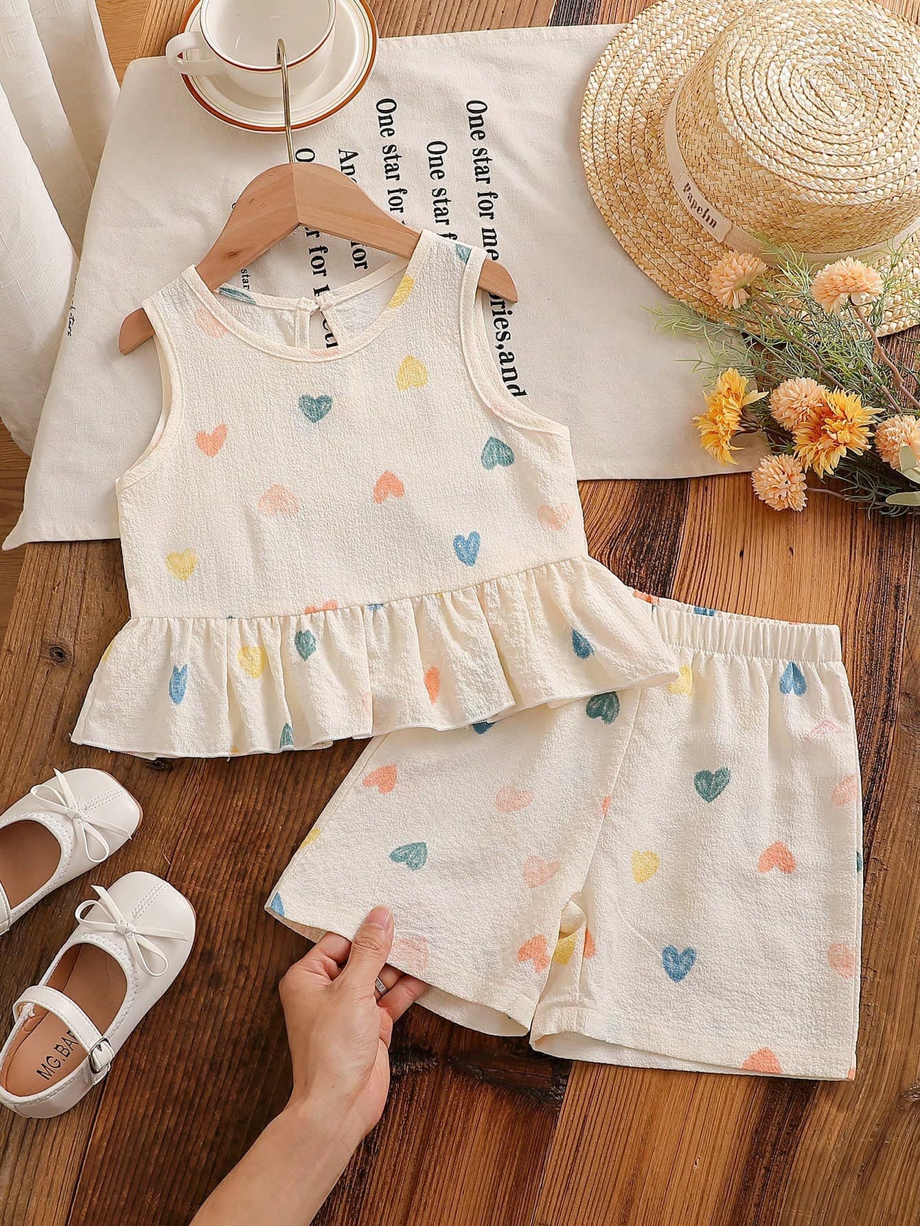 SHEIN Genkimix Kids 4-7 Years Old Girls' Summer Matching Heart Print Ruffle Sleeveless Top & Shorts 2 Piece Set,Soft Fabric For Family Vacation Outdoor Play & Daily Wear
