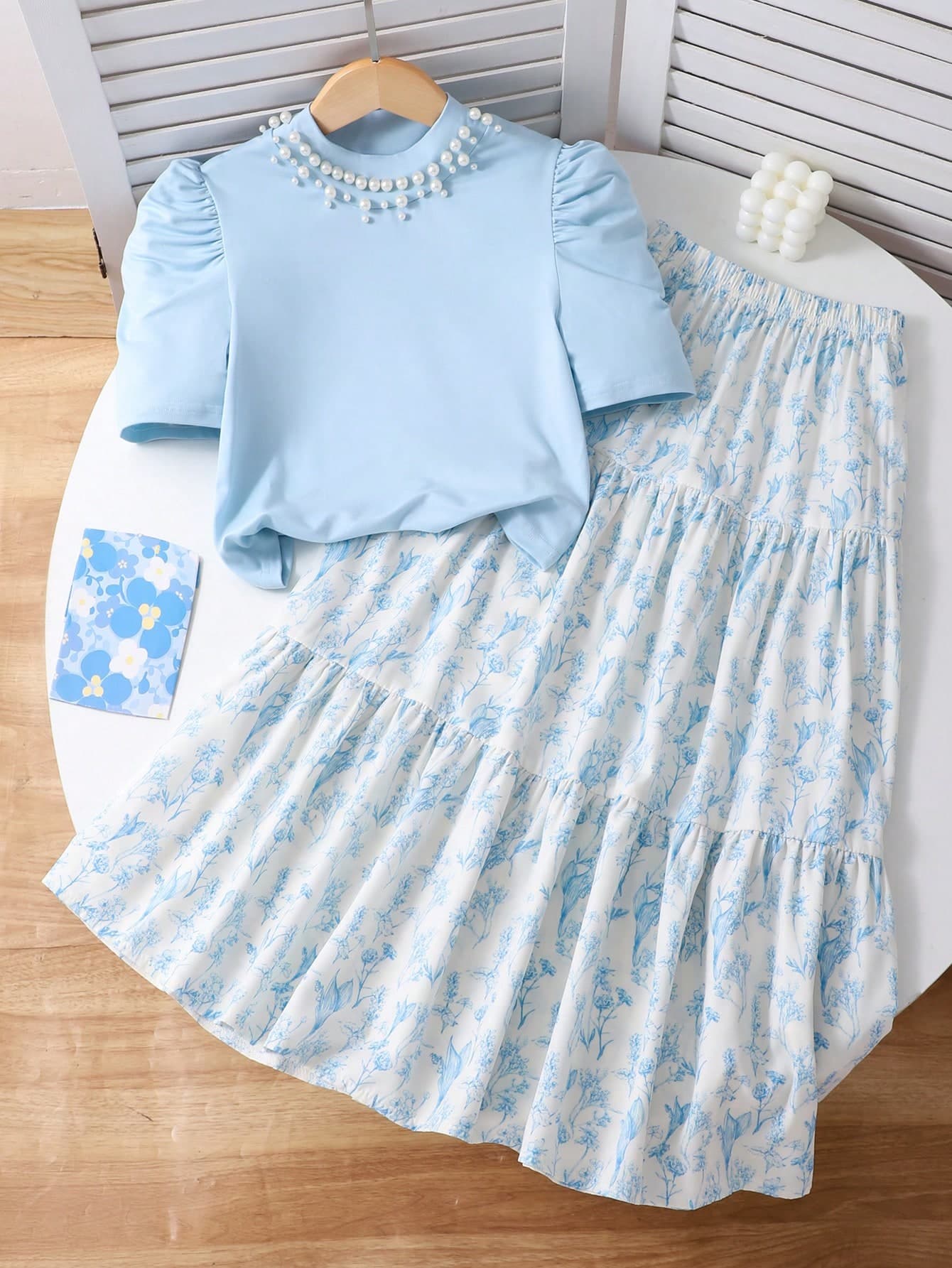 SHEIN Tween Girl Light Blue Summer Party Fashion Set,Solid Color Faux Pearl Decor Short Puff Sleeve T-Shirt And Floral Print Skirt,Vintage Elegant Outfit