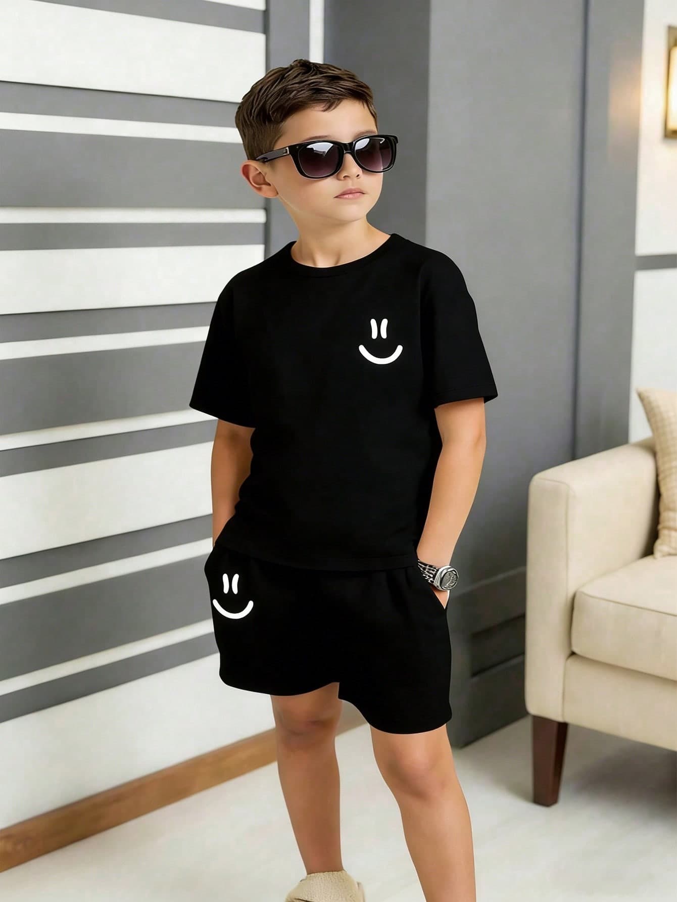 SHEIN Vacaura Boys' Spring/Summer New Smiling Face Print Round Neck Short Sleeve Blue Set, Casual & Versatile Daily Wear