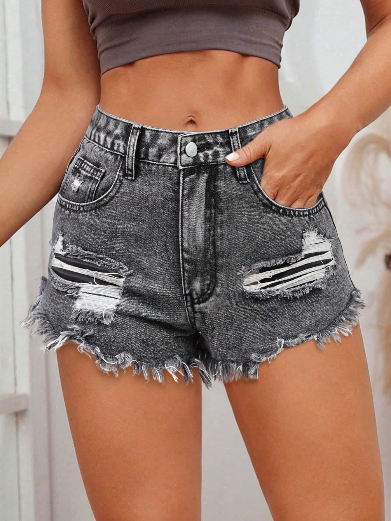 SHEIN PETITE Women's Casual Distressed Frayed Hem Denim Shorts With Pockets ,Petite Women