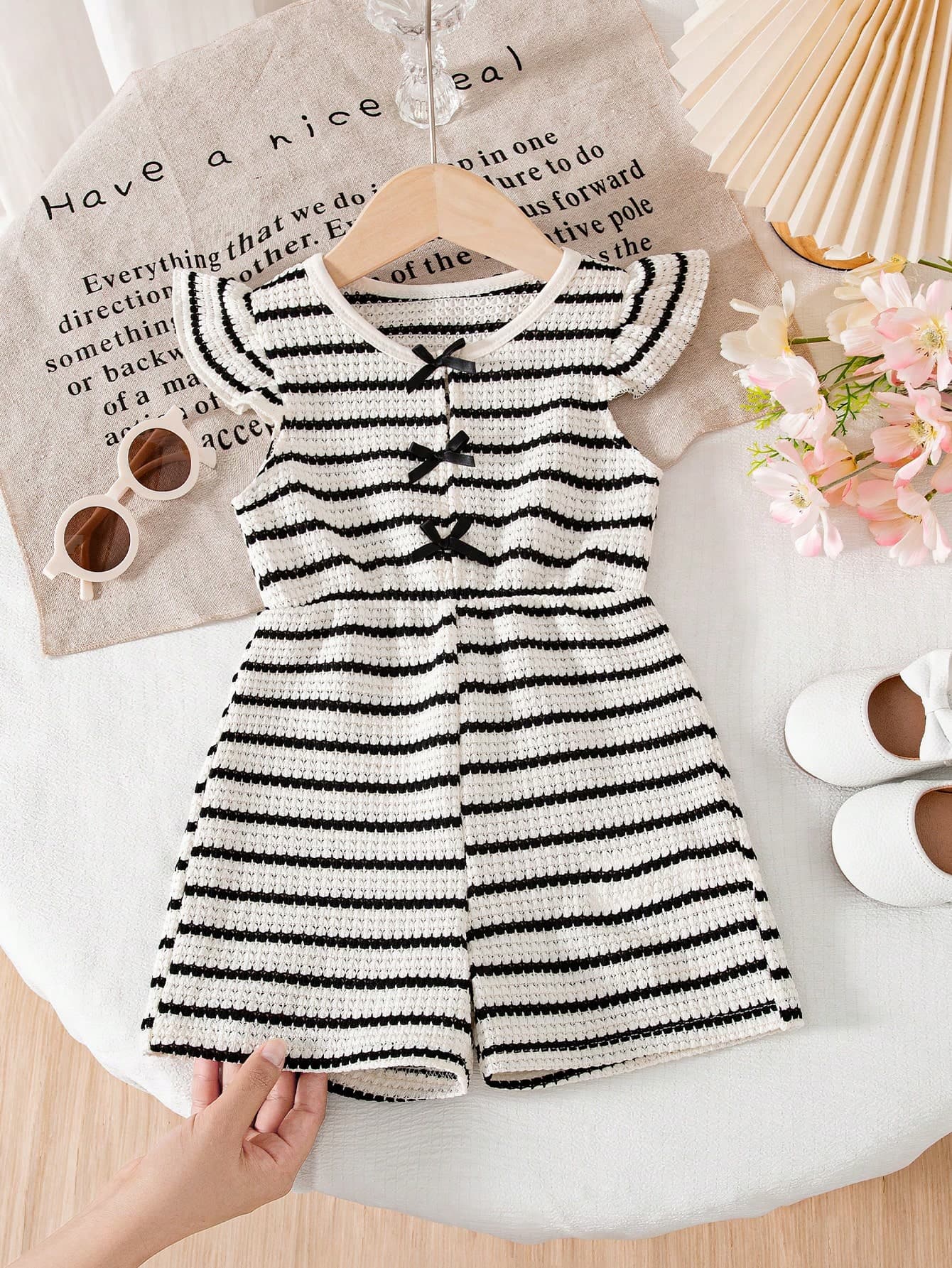 SHEIN 1pc Baby Girls' Summer New Round Neck Flutter Sleeve Casual Black & White Striped Romper, Minimalist Bow Decor Vacation Beach Playsuit