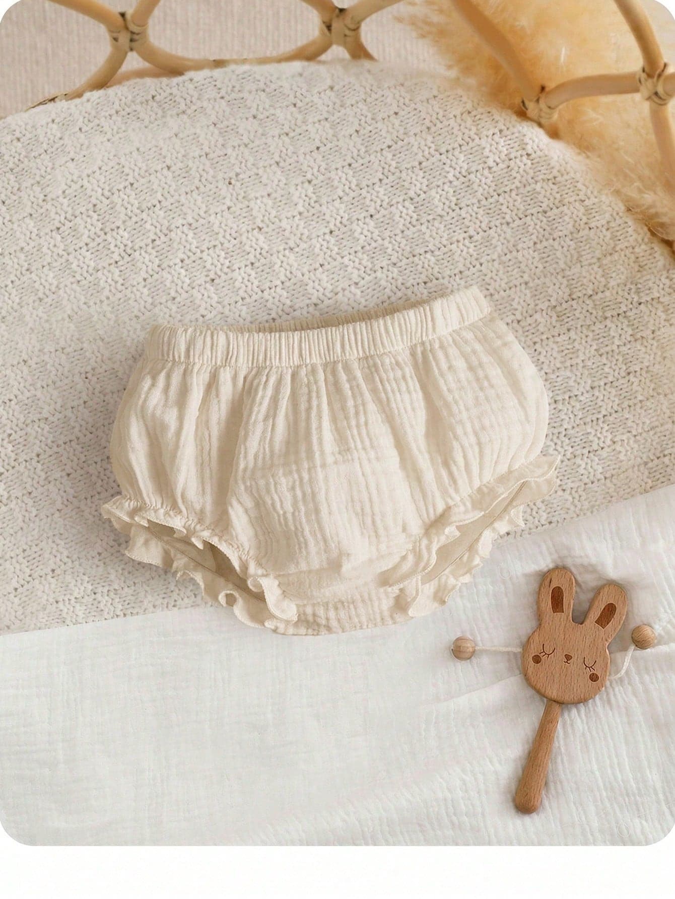 SHEIN Newborn Baby Solid Color Pleated Elastic Waist Casual Shorts