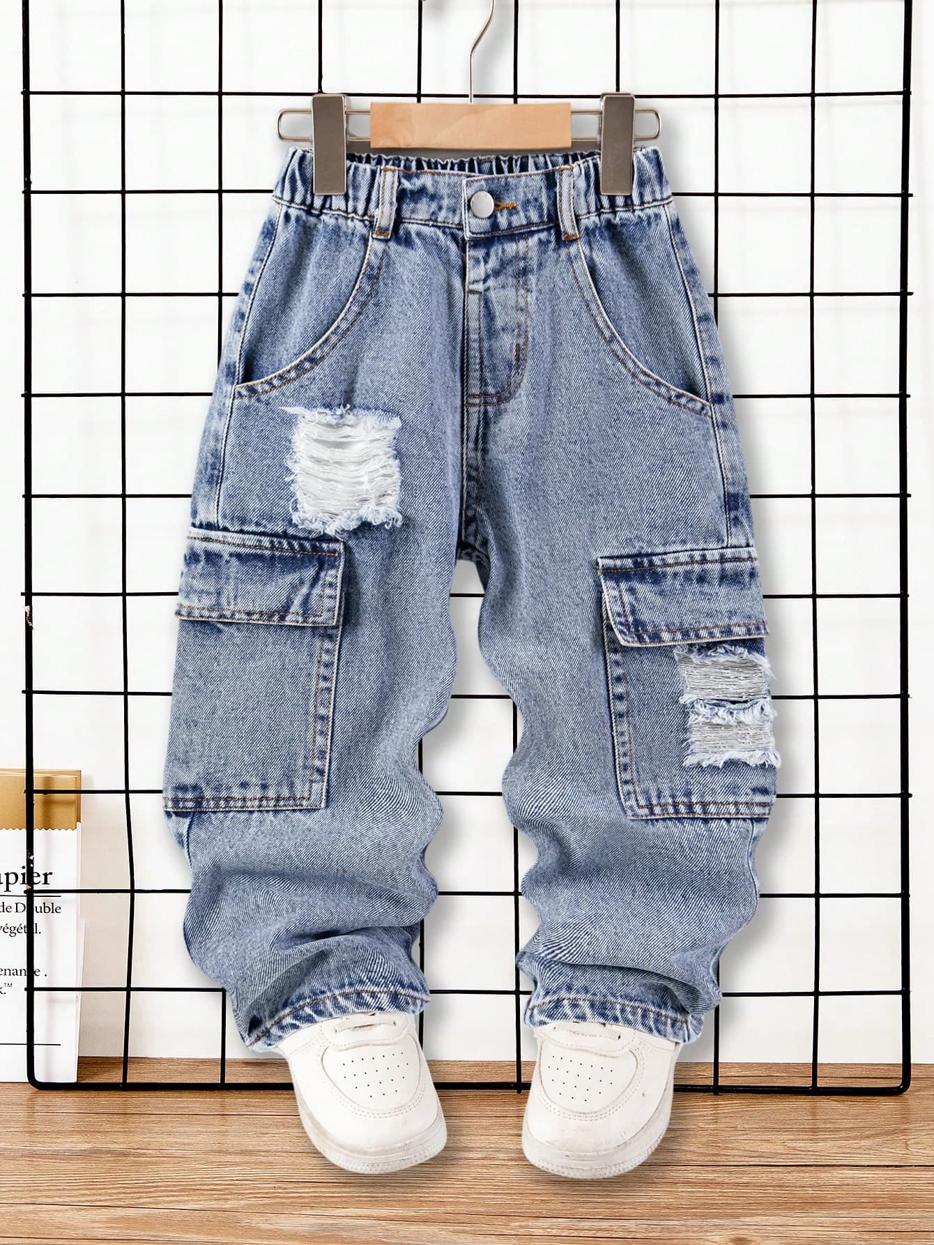 SHEIN Genkimix Kids Young Boy Distressed Cargo Jeans,Light Blue Washed Denim Multi-Pocket Relaxed Fit Cotton Pants,Winter,80s,Career Day,Back-To-School Streetwear Design