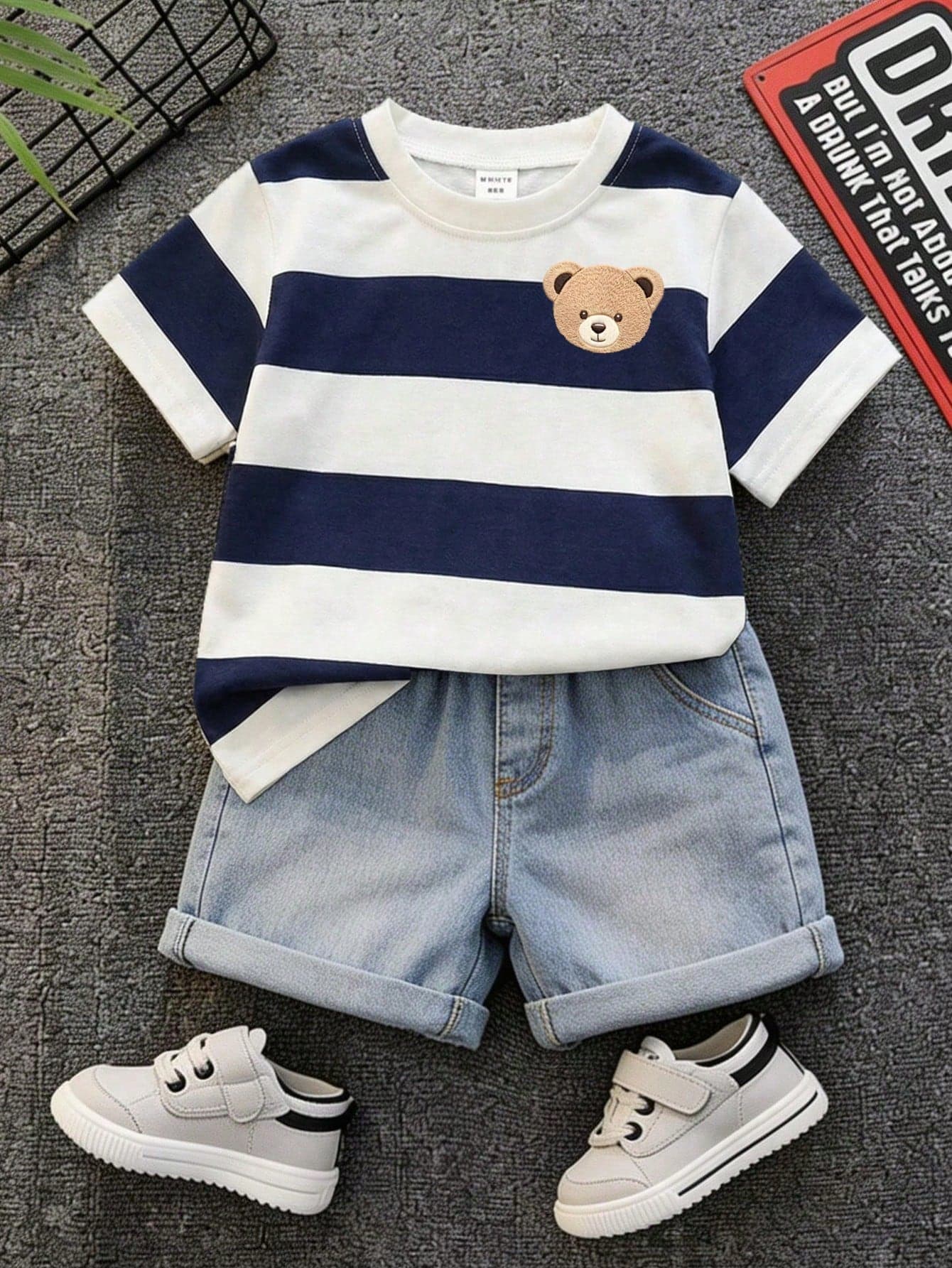 SHEIN Young Boy Casual Soft Comfortable Cute Cartoon Animal,Bear Pattern,Collegiate Style,Classic Stripe,Short Sleeve T-Shirt,Top For Summer,Back To School