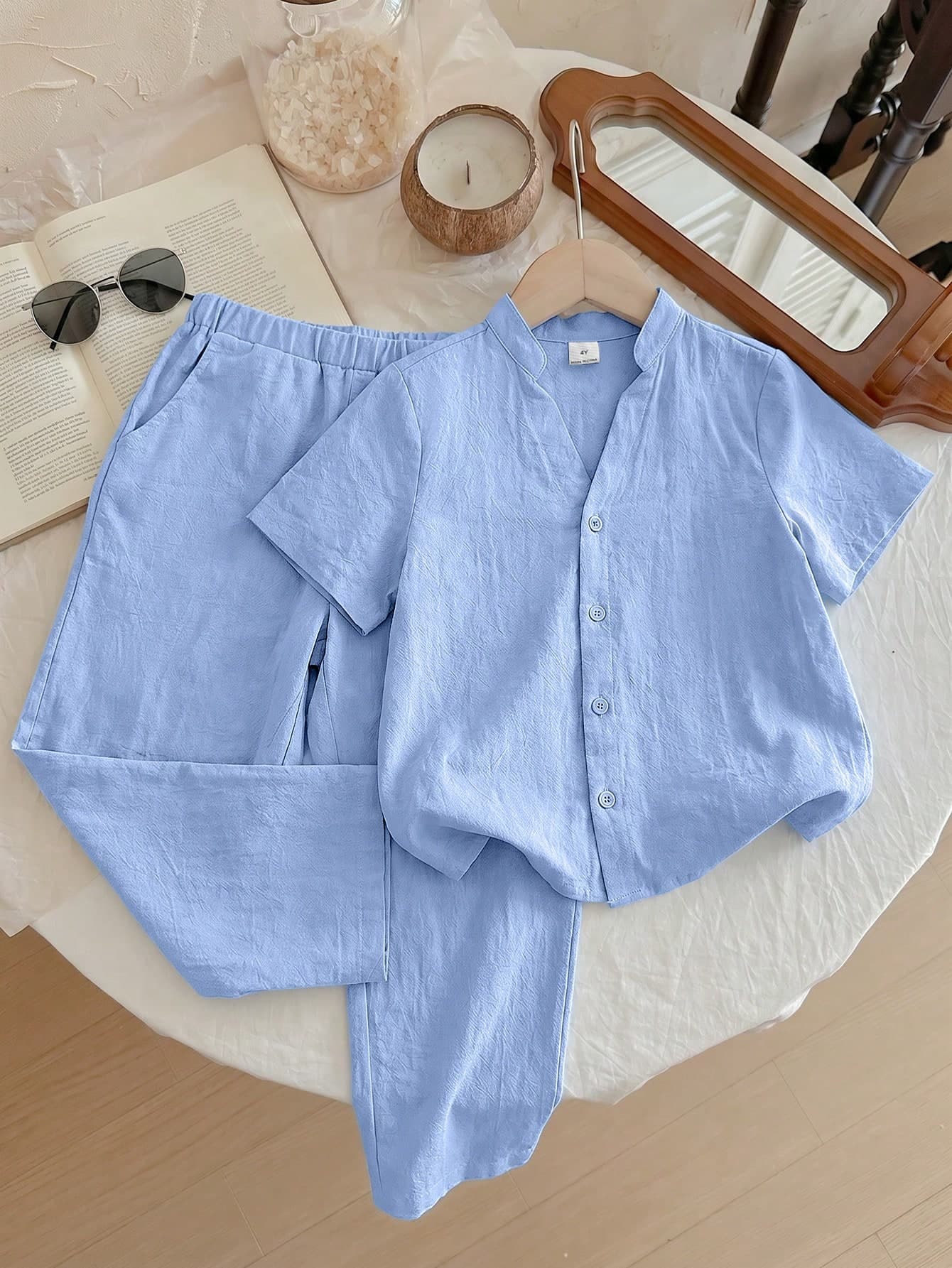 SHEIN LMoss Kids LMoss 2pcs Kids Young Boy's Textured Short-Sleeved V-Neck Shirt And Pants Set,Comfortable Summer Matching Family Vacation Clothes For Outdoor Leisure