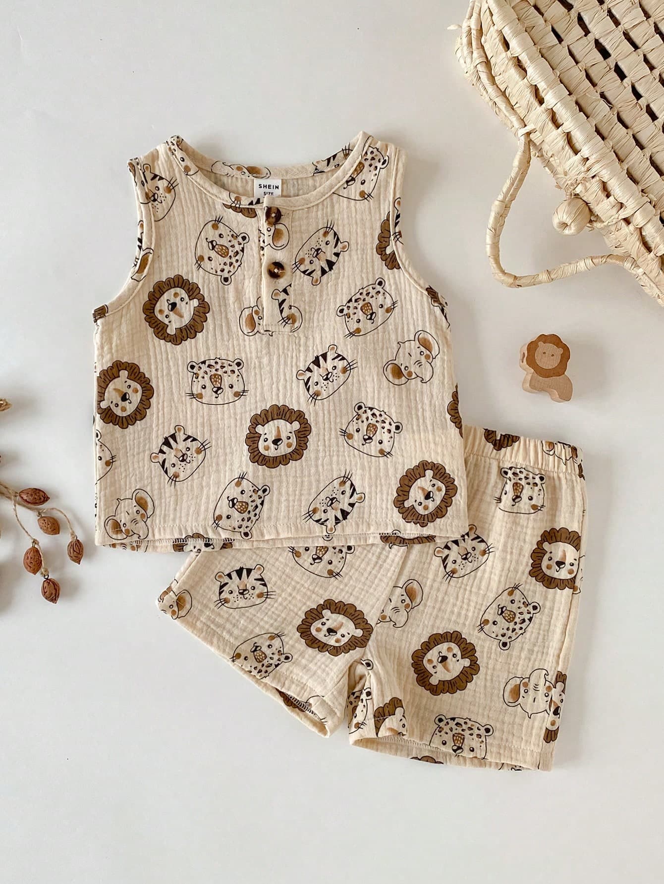 SHEIN 2pcs/Set Baby Boys' Cartoon Animal Lion Print Sleeveless Khaki Tank Top & Shorts,Beige,Summer,Casual,Cute,Family Matching Soft Double-Layer Fabric