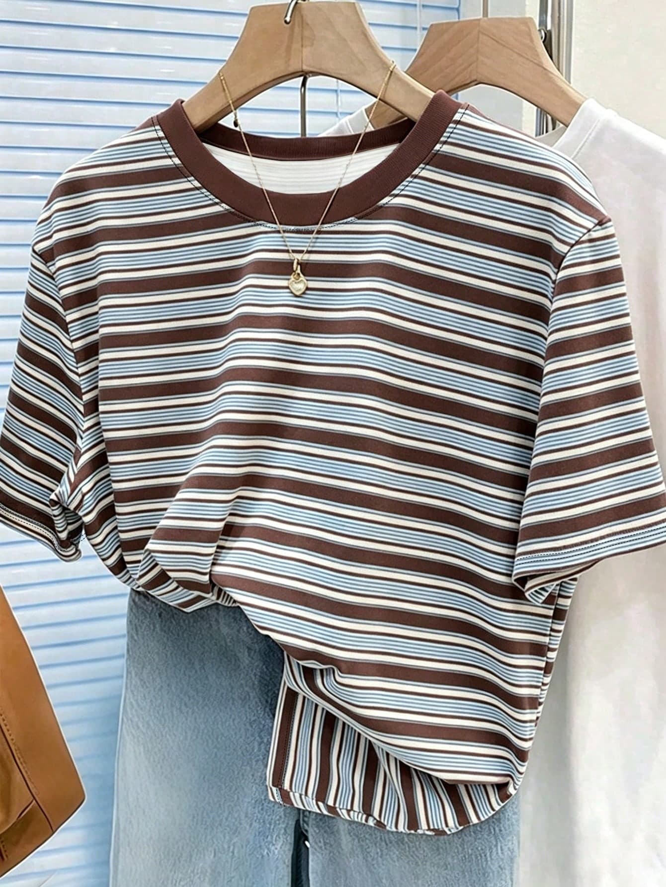 Resyla Vintage Colorful Striped Women Short Sleeve T-Shirt, Casual Round Neck Top For Summer