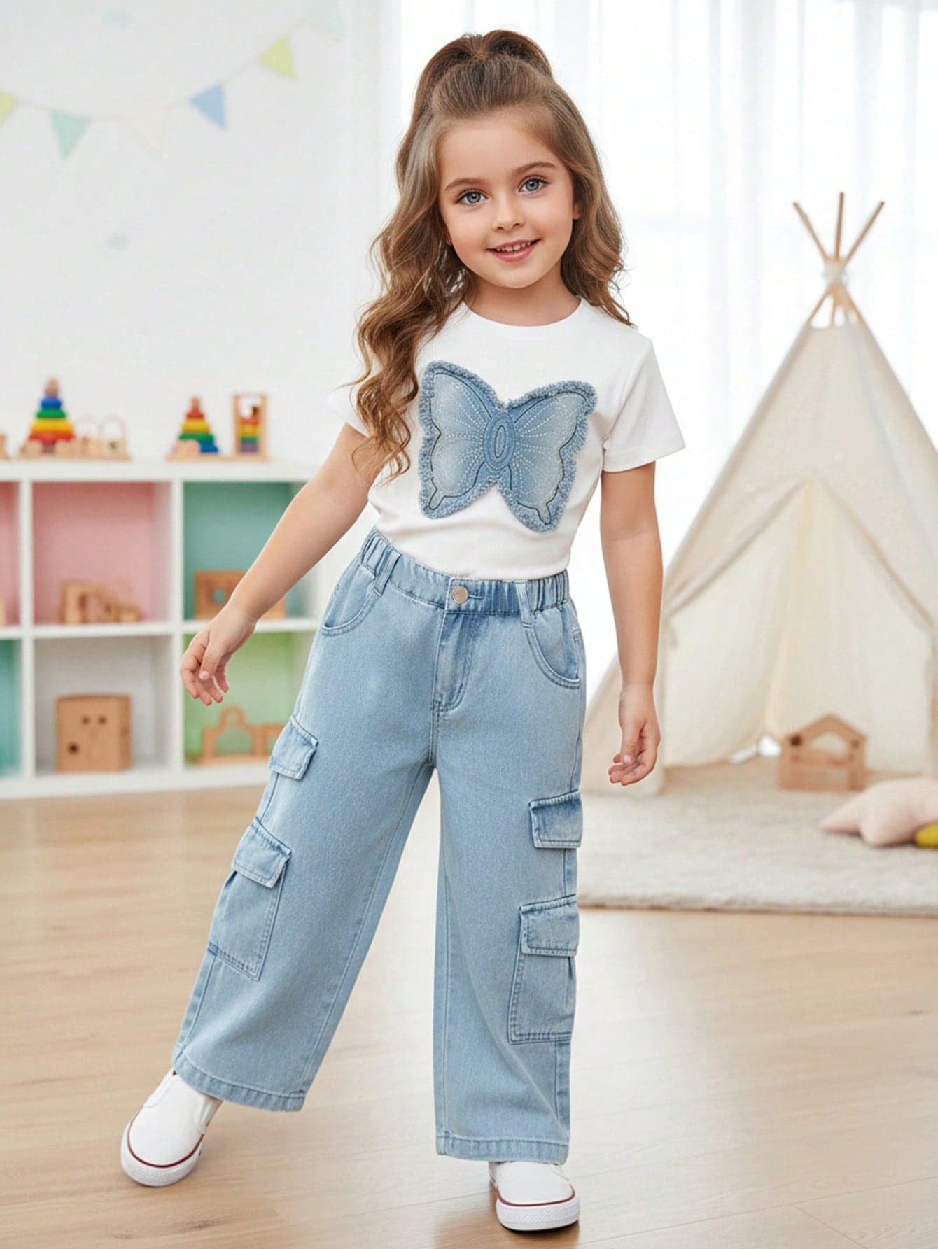 Young Girls White Butterfly Patch Round Neck Short Sleeve Tee And Loose Fit Cargo Pants Set Everyday Casual Multicolor Knitted Fabric Outfit