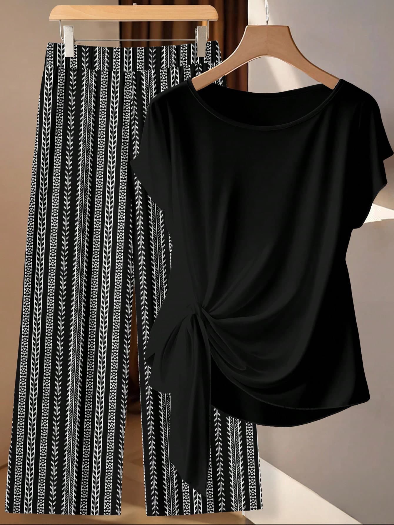 EMERY ROSE Black Casual Short Sleeve Top And Retro Floral Striped Print Pants 2 Pieces Set, Plus Size, Suitable For Summer Vacation