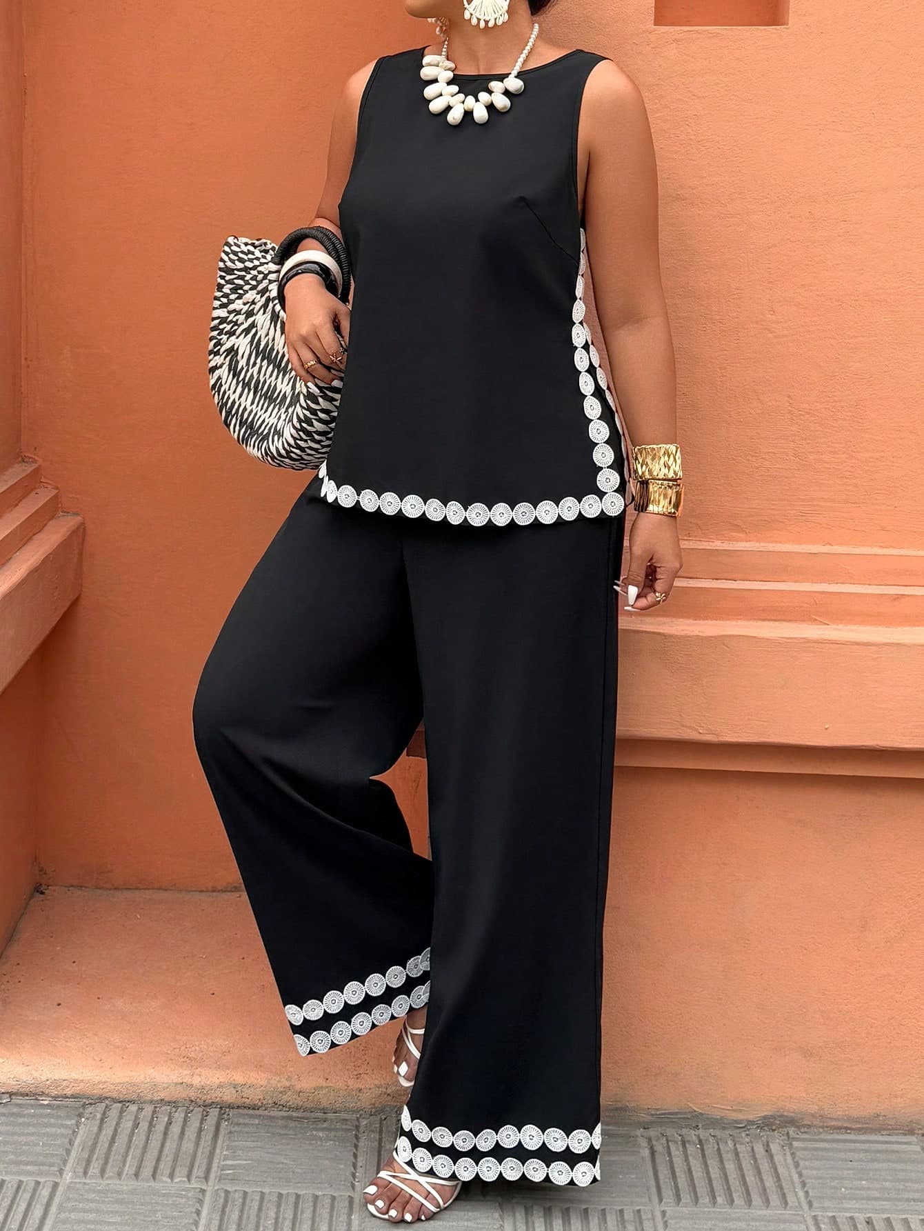 SHEIN PETITE CURVE Plus Size Women's Contrast Color Trim Sleeveless Split Leg Jumpsuit, Casual Vacation Outfit, Fashionable Street Wear