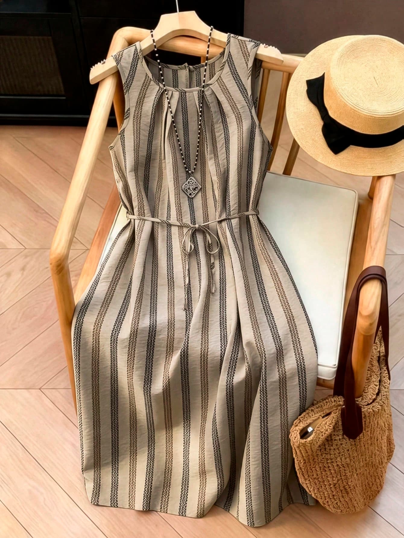 GlowEve CURVE Plus Size Striped Dress, Comfortable & Elegant Design, Round Neck, Waist Cinched, Versatile For Vacation & Dates, Fashionable