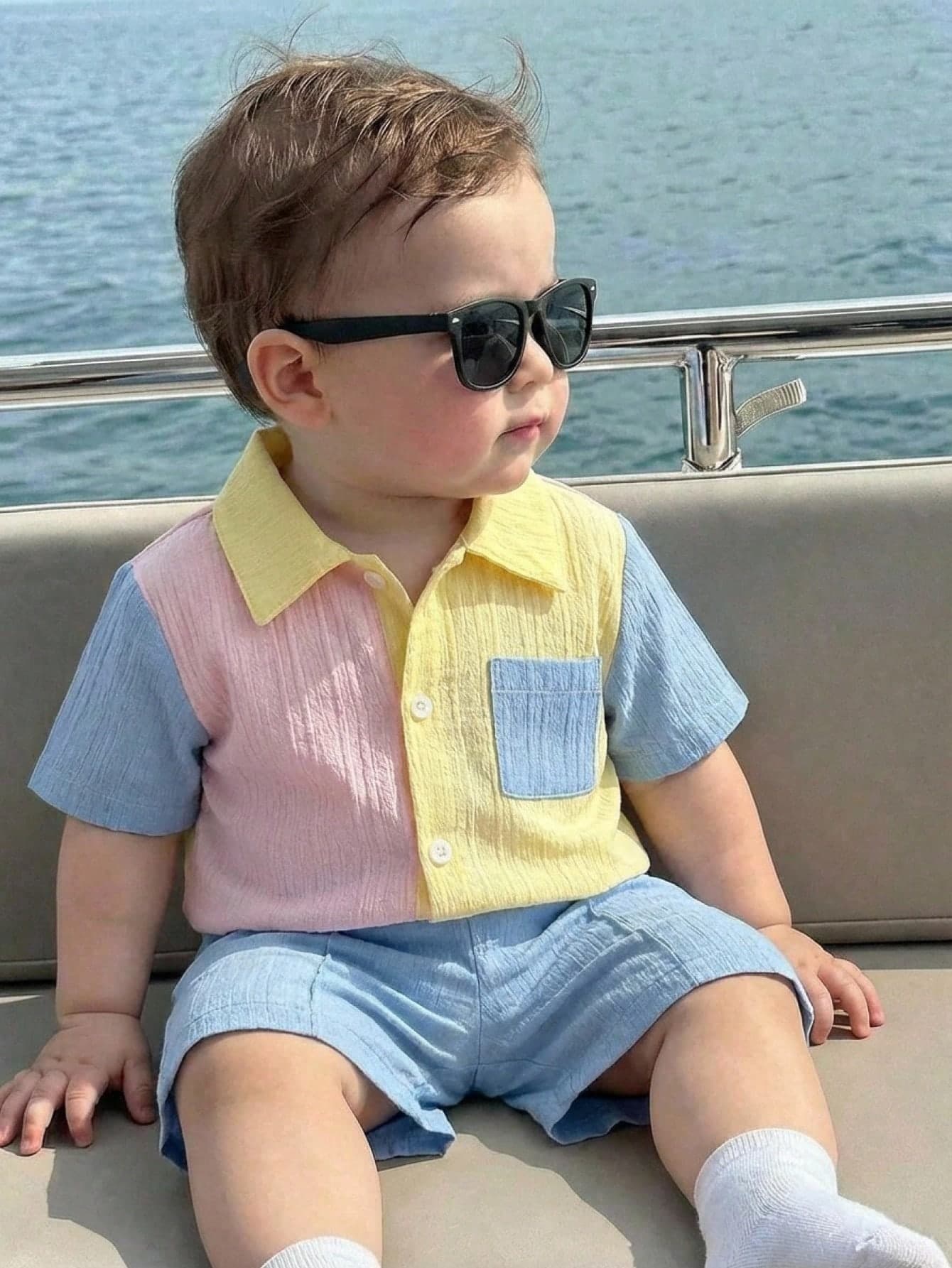 SHEIN 2pcs Baby Boy Colorblock Textured Fabric Pocket Polo Shirt And Shorts Set, Suitable For Summer, Travel, Back To School