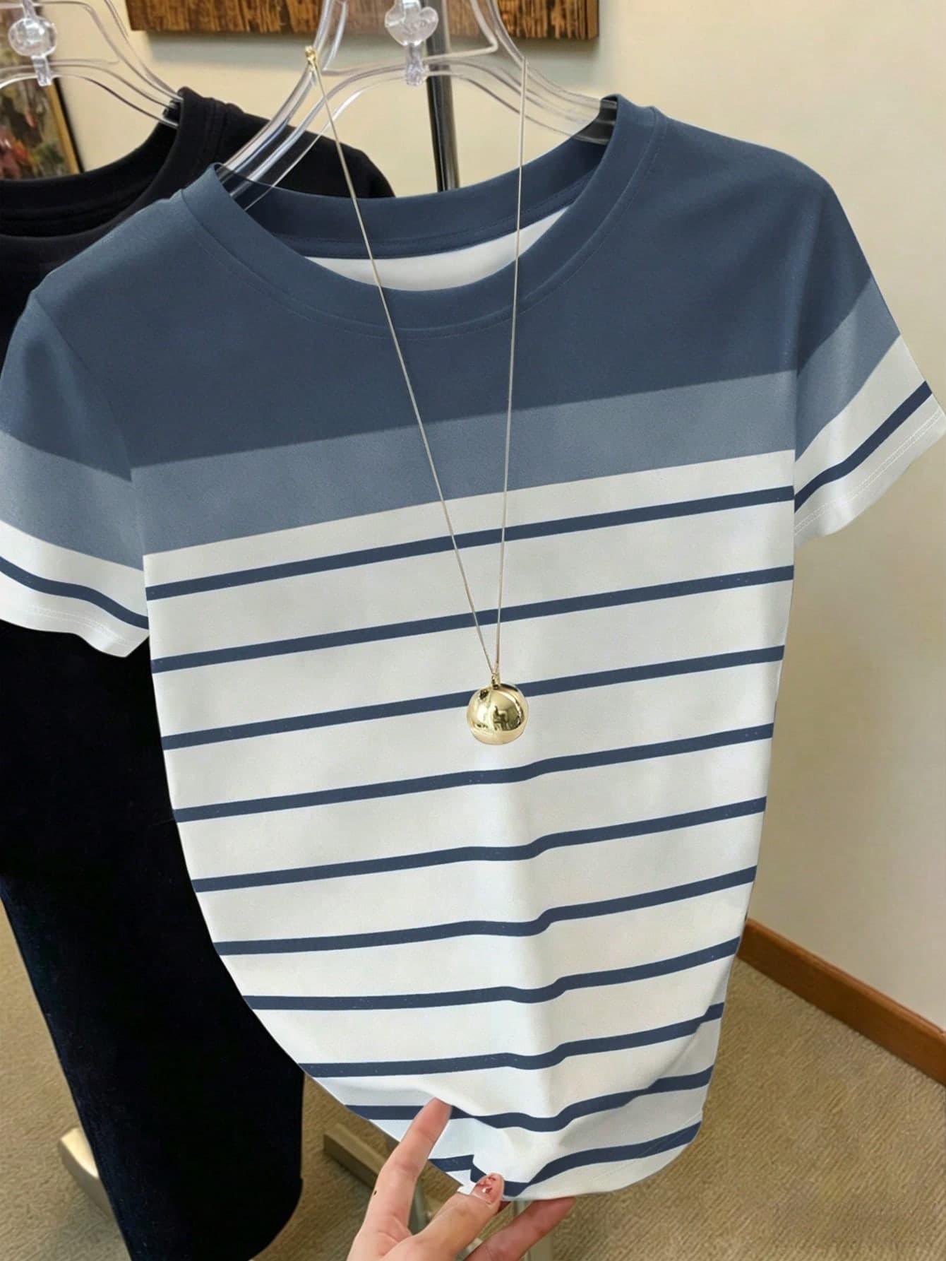 Resyla Women's White T-Shirt With Blue And White Stripe,Geometric Pattern,Summer Casual Tropical Vacation Style,Perfect Gift For Mother,Sister,Stylish Top