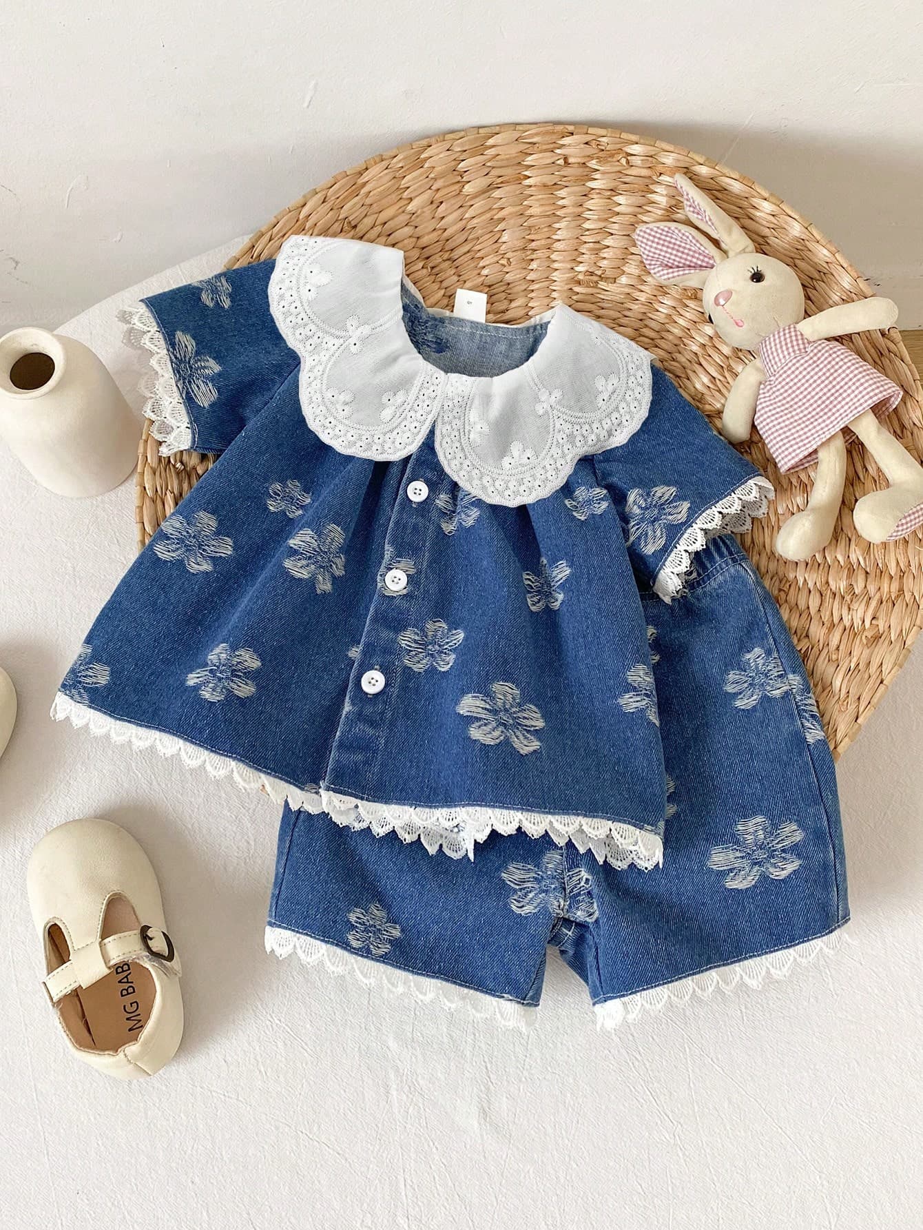 SHEIN Vintaside Kids 2pcs/Set Baby Girl's Summer Short-Sleeved White Embroidered Collar Shirt Paired With Shorts, A Casual Two Pieces Outfit For Outings And Vacations
