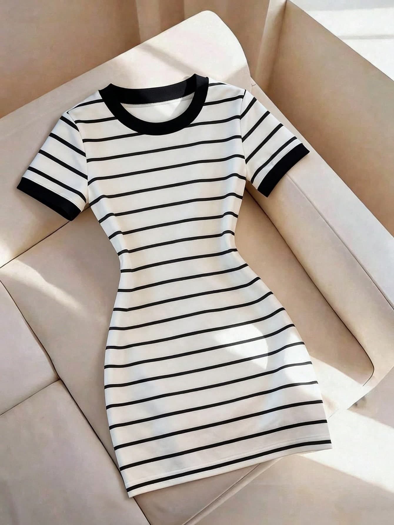 Franclia Women's Round Neck Short Sleeve Casual Striped Versatile Mini Dress, Summer