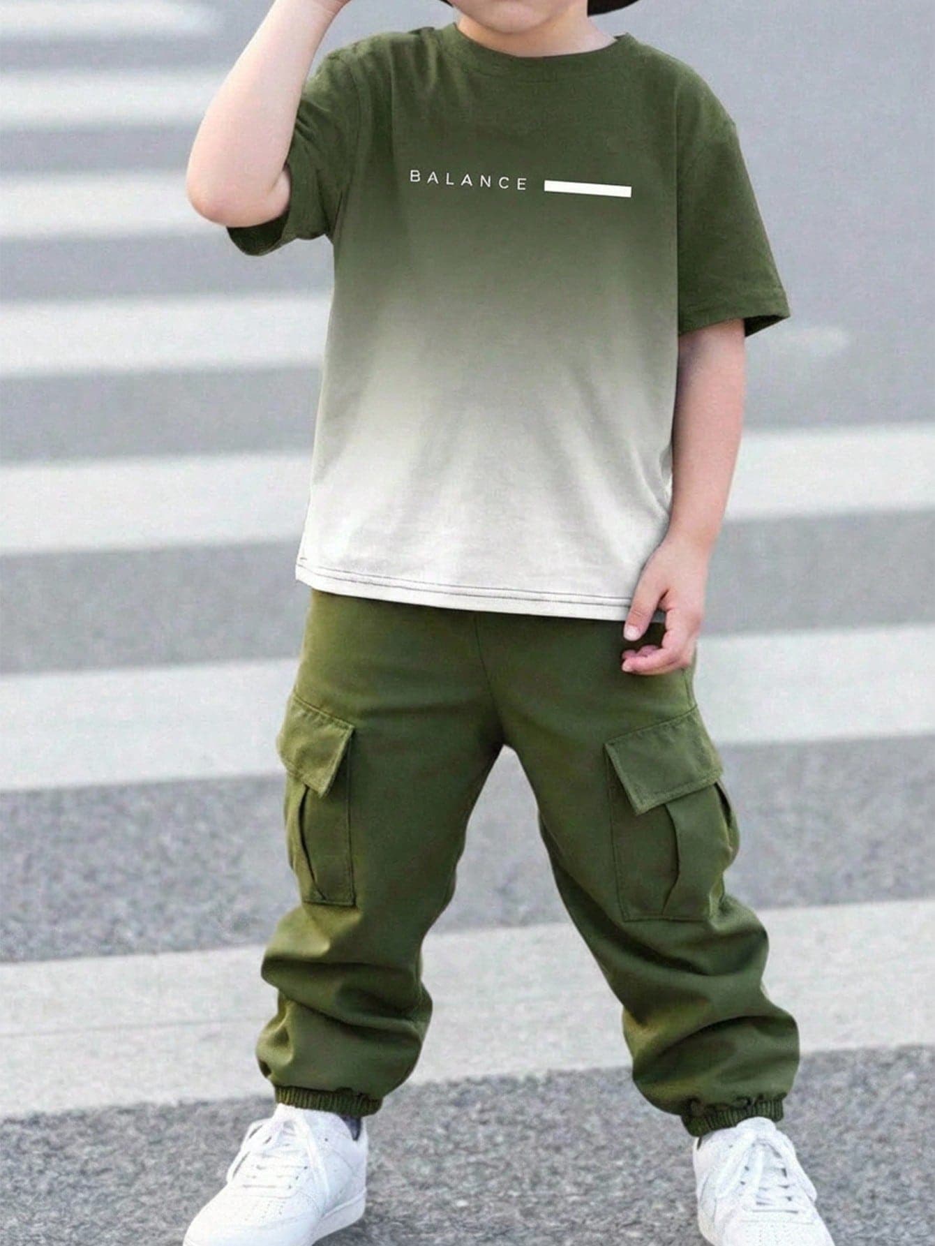 SHEIN Genkimix Kids Young Boy Gradient Color Graphic Tee And Cargo Pants Set,Fashionable Round Neck Short Sleeve T-Shirt With Slogan Print,Casual Summer Outfit For Kids