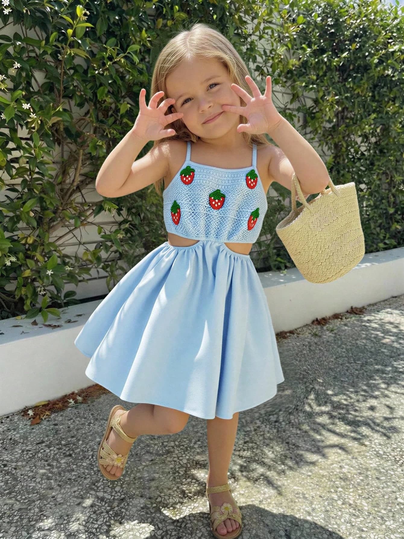 Vintaside Kids Young Girls' Vintage Countryside Style Cute 3D Strawberry Cutout Waist Design Camisole Dress, Suitable For Daily Wear And Vacation