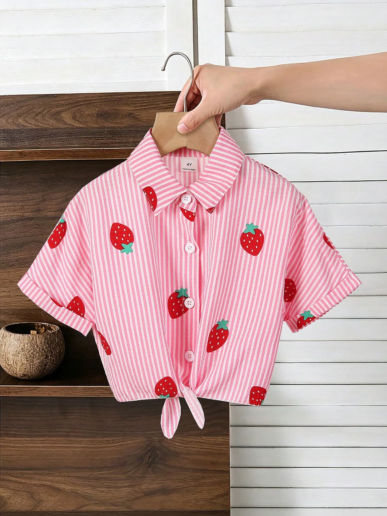 SHEIN Genkimix Kids 1pc Young Girl Pastel Pink Striped Strawberry Print Collared Short Sleeve Shirt,Knotted Hem Summer Casual Versatile School Back-To-School Top Outing