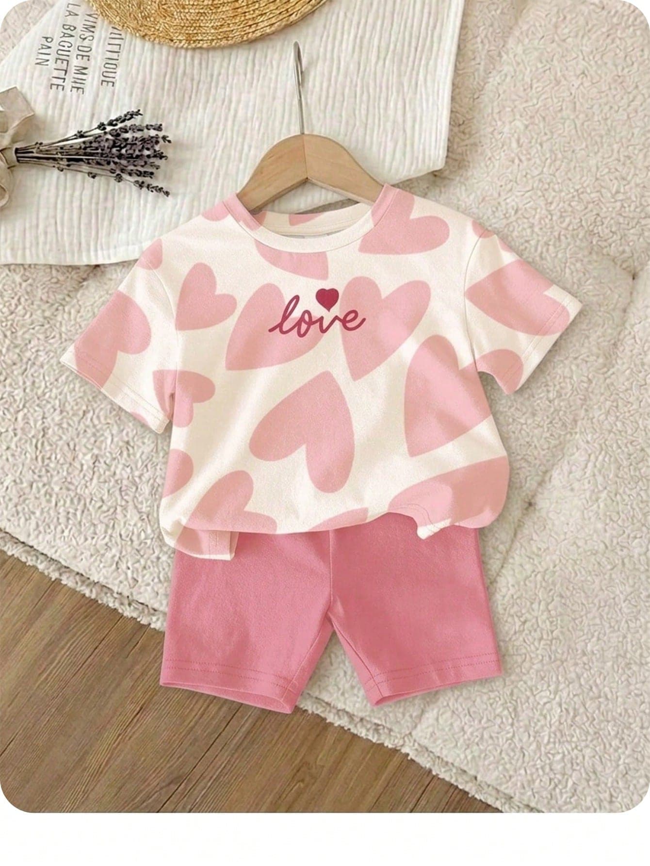 SHEIN 2pcs Baby Girl White Summer Cute Family Matching Candy Pink Abstract Heart Toast Texture Print Loose Fit Round Neck Short Sleeve Top&Shorts Set