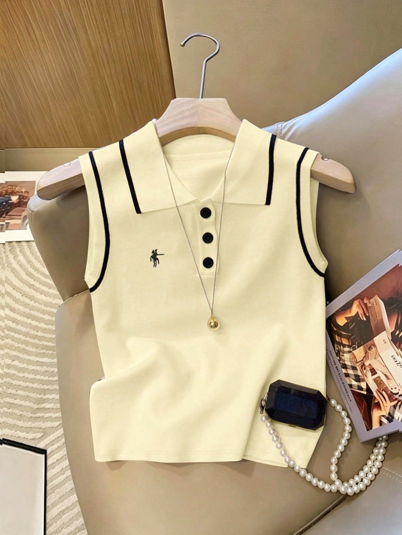 GlowEve Contrast Color Polo Collar Knit Embroidered Sleeveless Vest