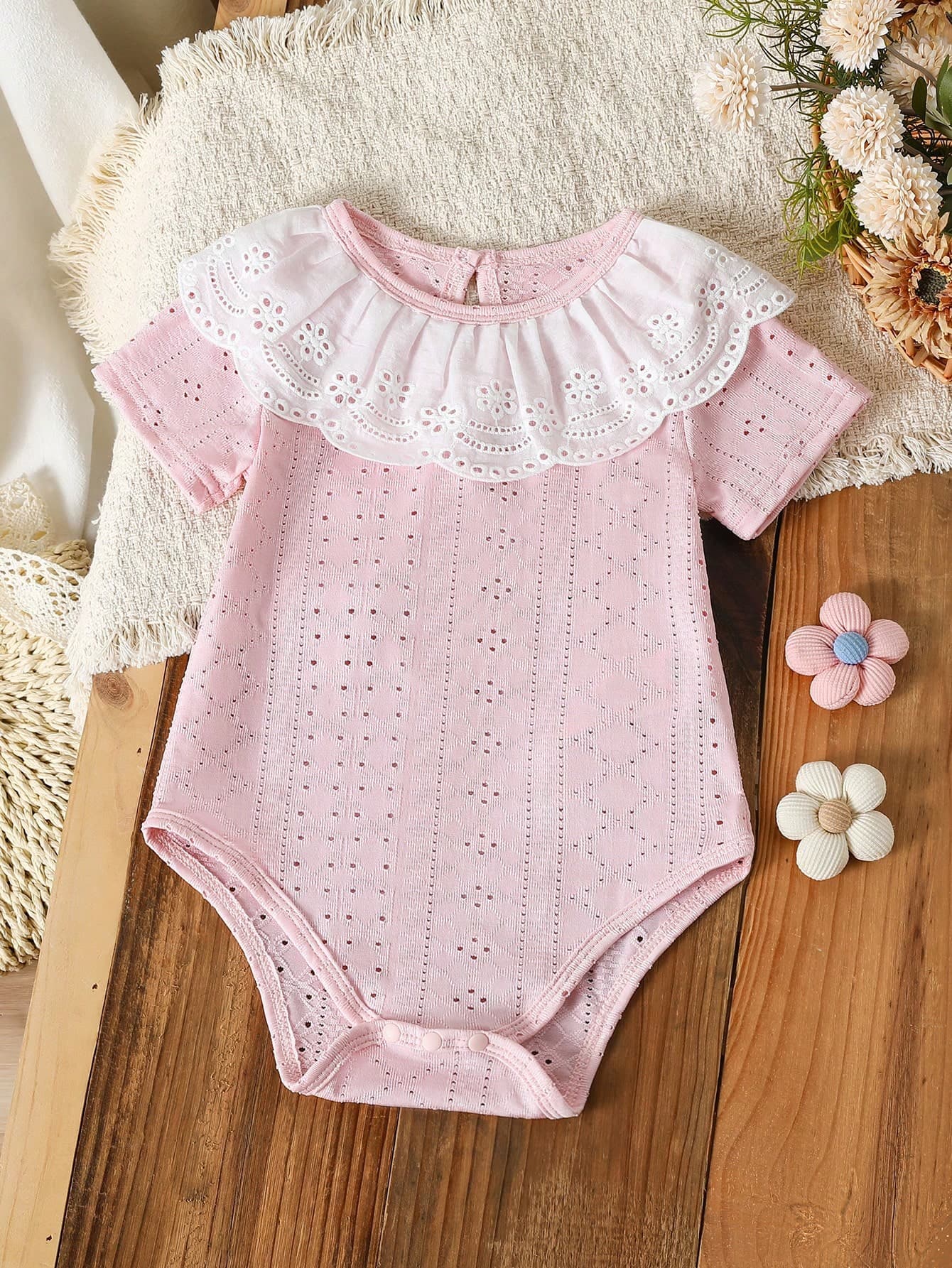 SHEIN Baby Girls Pink Hollow Lace Bodysuit Short Sleeve With White Lace Collar Soft Newborn Summer Cute Outfit Family Matching Daily Photoshoot Clothes