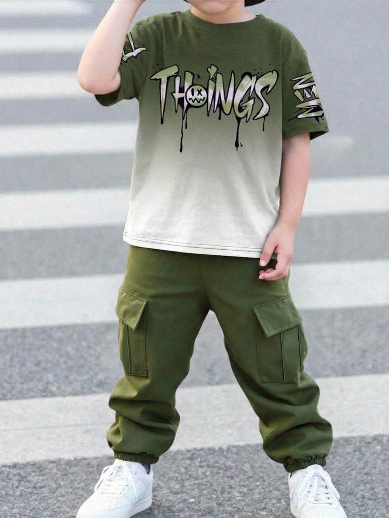 SHEIN Genkimix Kids Young Boy Gradient Print Graphic Tee And Cargo Pants Set,Round Neck Short Sleeve T-Shirt With English Slogan,Fashionable Casual Summer Outfit