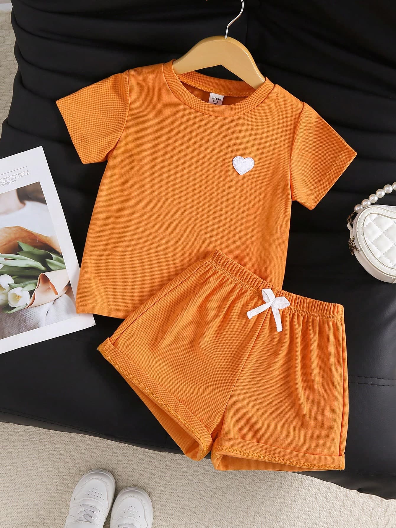 SHEIN Genkimix Kids Girls Cute Heart Embroidered Knit Short Sleeve T-Shirt Top Set, Fashionable Casual Sportswear Outfit For Daily, Outdoor, Vacation