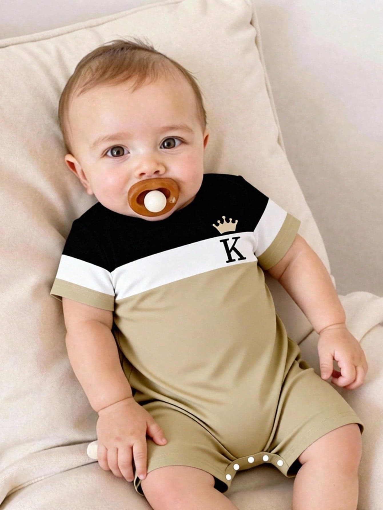 SHEIN Baby Boy Casual Romper With Color Block Design, Letter Logo Print, Short Sleeve Jumpsuit Suitable For Daily Wear And Summer Outings