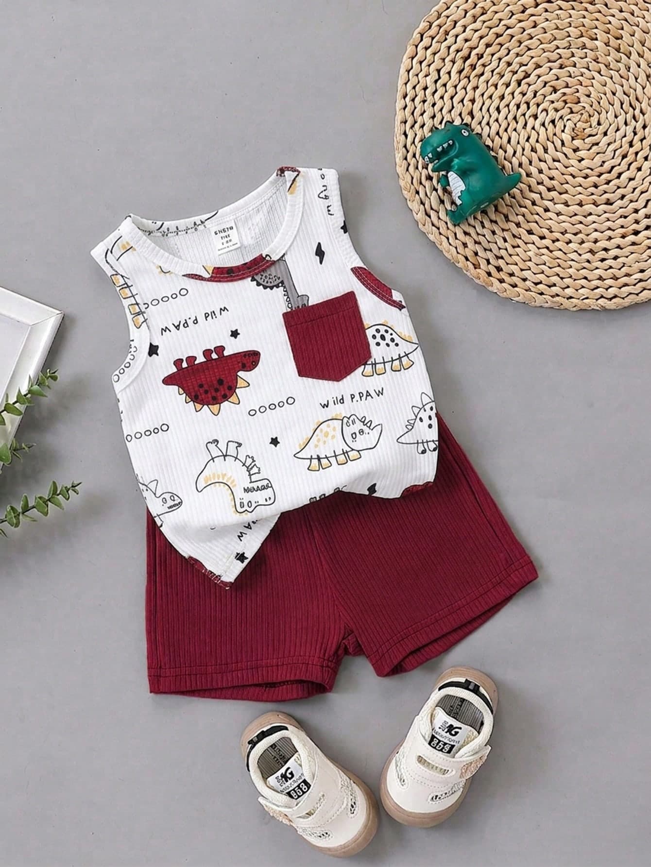 SHEIN 1 Set Baby Boys' Summer Burgundy Cute Beach Casual Outfit Cartoon Dinosaur Shark Print Round-Neck Tank Top T-Shirt And Matching Shorts Vacation Set