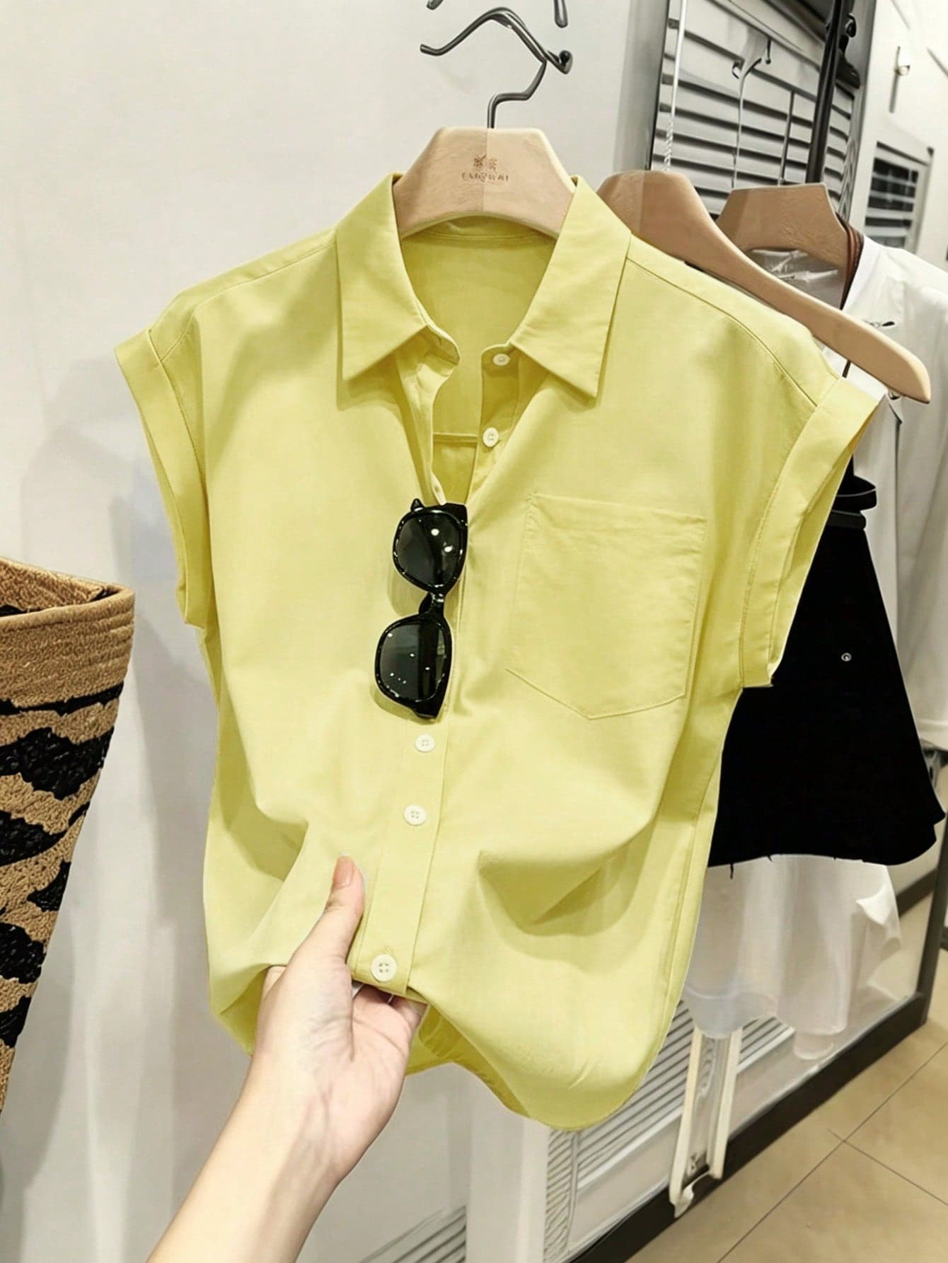 SHEIN Franclia Women's Summer Casual Vacation & Commute Minimalist Solid Color Patchwork Cap Sleeve Shirt