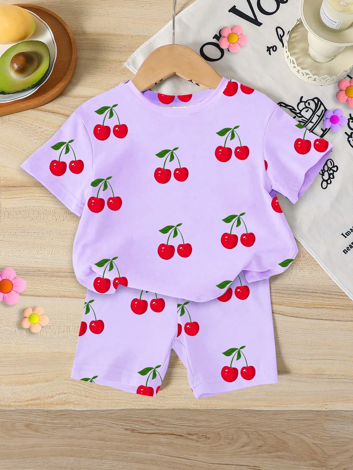 1 Set Toddler Girls' Sweet Cute Cherry Fruit Pattern Vacation Style Printed Short Sleeve Round Neck T-Shirt And Shorts Suitable For Spring To Summer
