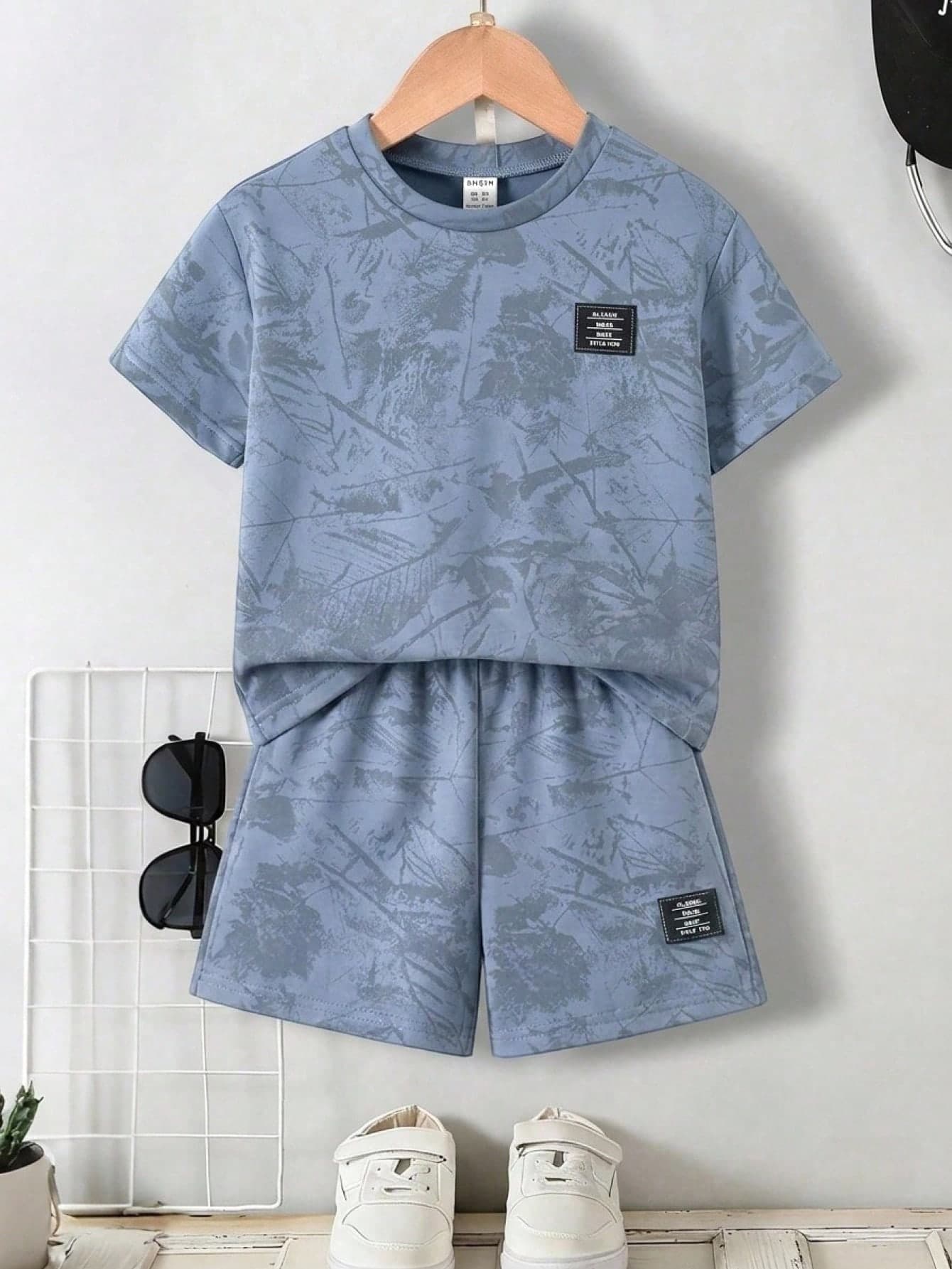SHEIN Genkimix Kids 2pcs/Set Boys' Summer Casual All-Over Print T-Shirt And Shorts Set
