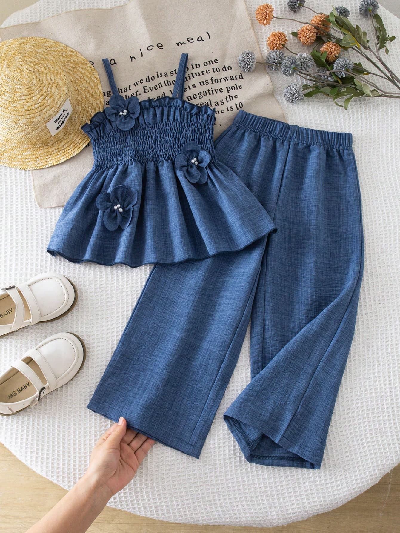 SHEIN Genkimix Kids Young Girl Minimalist Vacation 3D Floral Decor Camisole Top Paired With Loose Straight Leg Pants, Summer Casual Outfit
