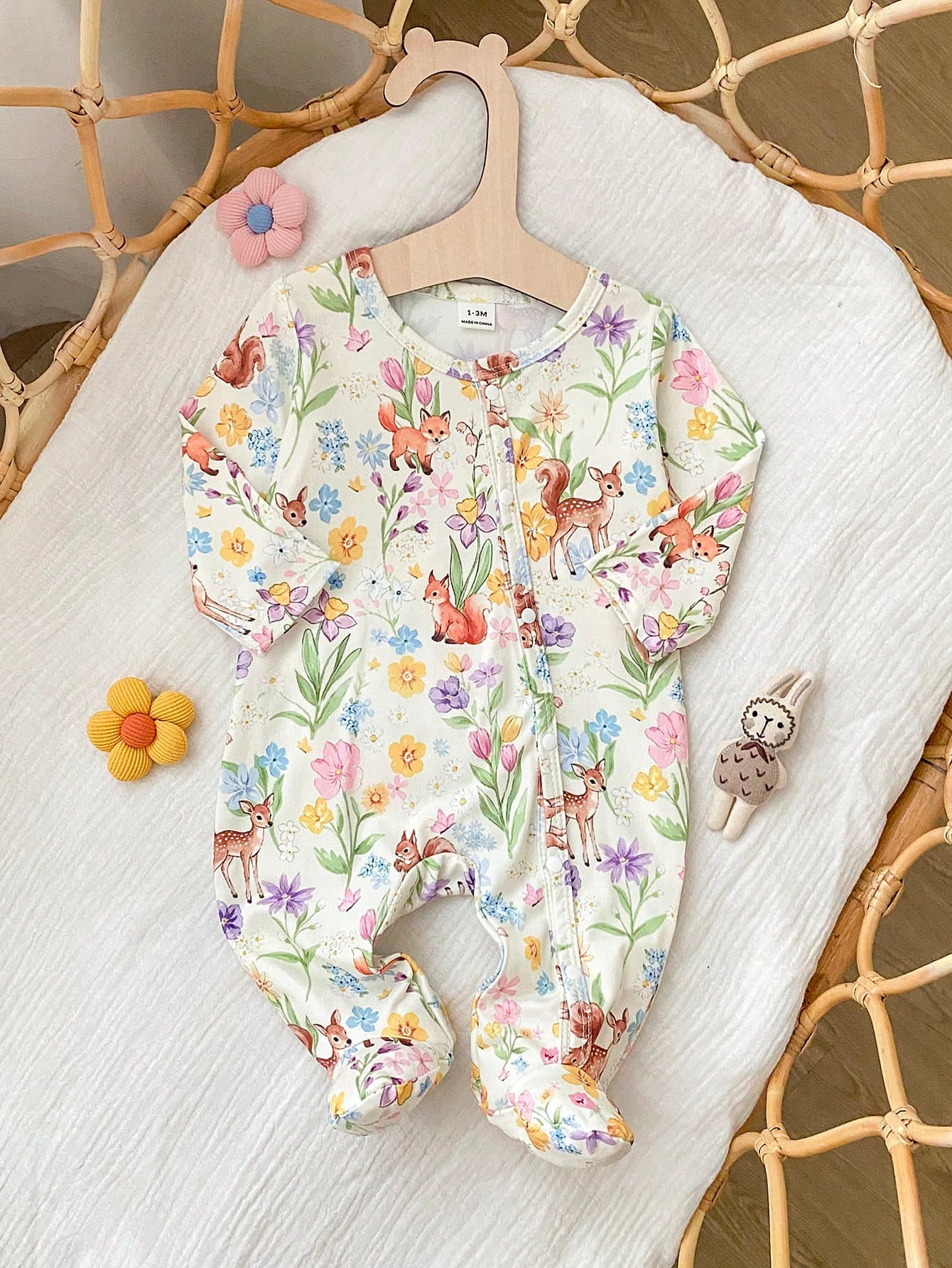 SHEIN Newborn Baby Girl White Autumn Cute Family Matching  Giraffe & Squirrel Print Knit Soft Round Neck Long Sleeve Footie Jumpsuit,Valentine's Day Gift