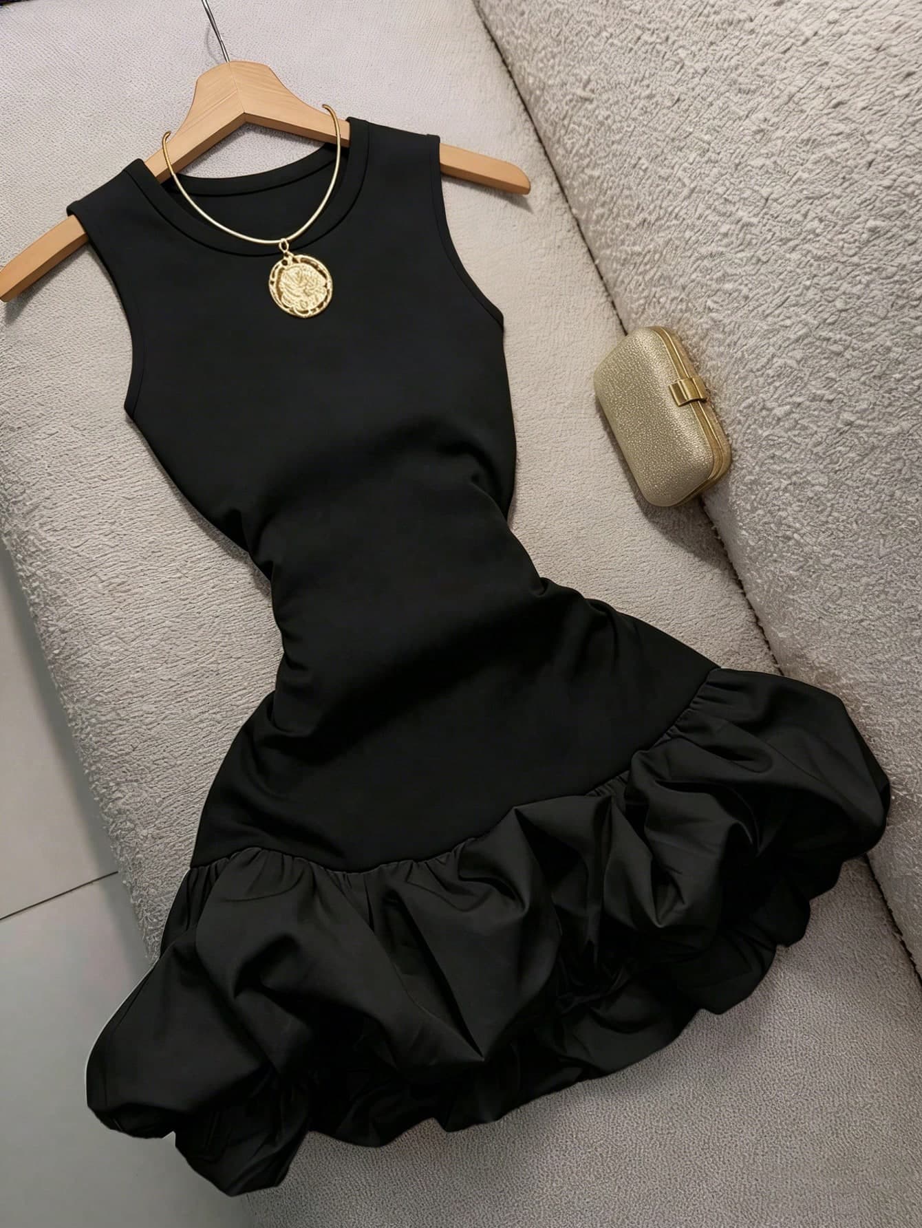 GlowEve Women's Color Block Puff Hem Knit Dress With Waist Cinching, Elegant Fit And Flare Silhouette Suitable For Wedding Ceremonies