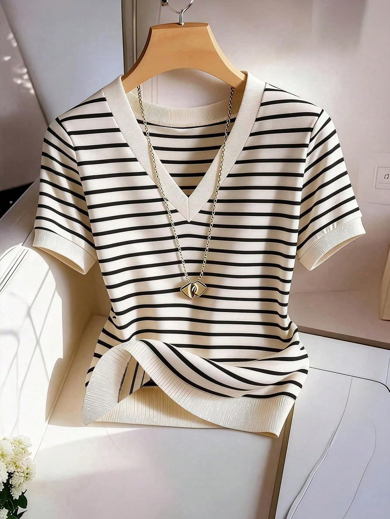 Franclia Women's Black And White Striped V-Neck T-Shirts,Parisian Chic Summer Short-Sleeved Tops For Brunch,New Spring Casual Outfits