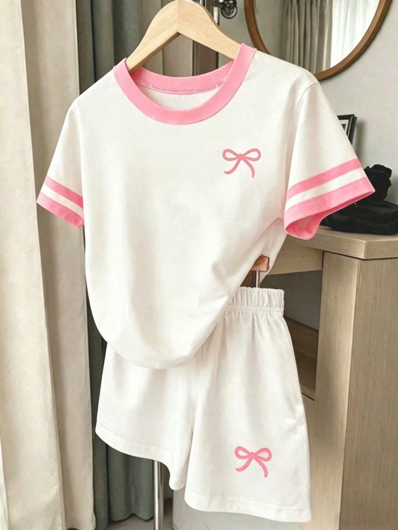 SHEIN Sparklyn Girls&Young Girl White Summer Y2k Family Matching Full Print Shorts Set,Pink Contrast Collar&Cuffs,Striped,Pink Bow,Daily All-Match Comfortable Wear