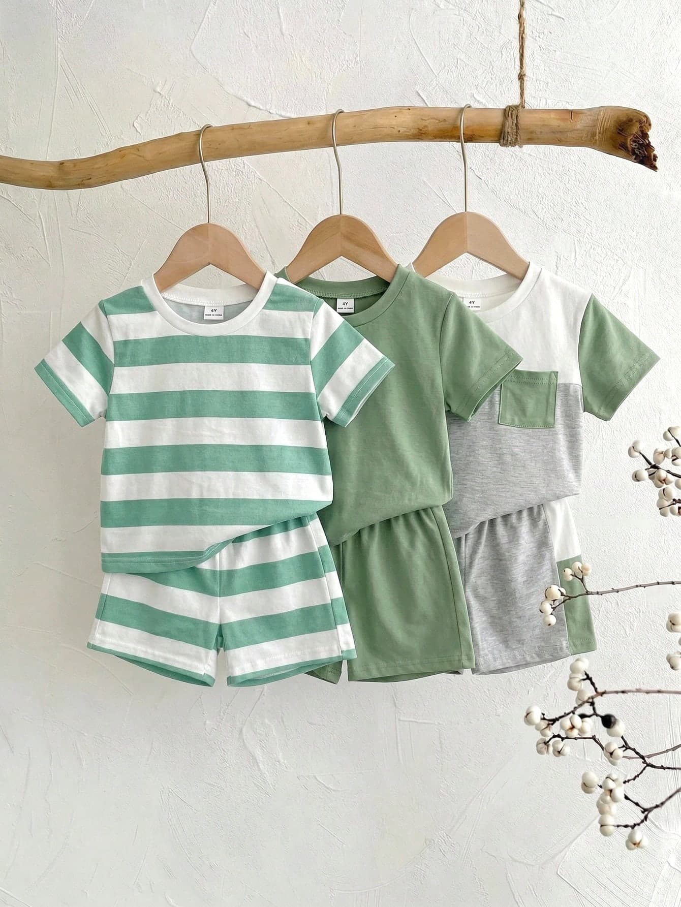 SHEIN 3pcs Kids Summer Clothes Set,Young Boy Blue Striped Patchwork Casual Cute Outfit Include T-Shirt And Shorts,Family Matching Holiday School Home Travel
