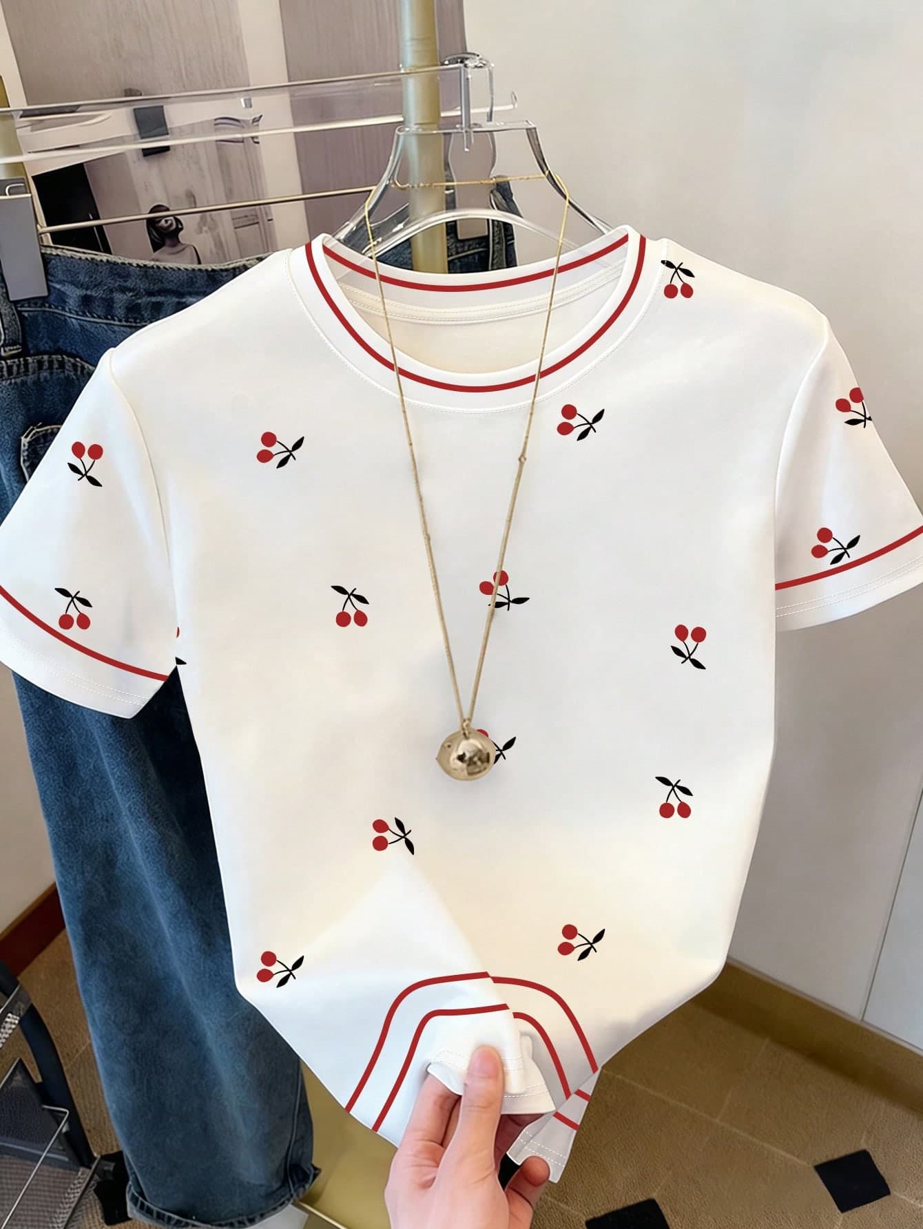 Resyla Women's Regular Fit T-Shirt, Casual Cute Versatile Silhouette, Charming Cherry Blossom Striped Print Pattern, Suitable For Dates Picnic, Daily Wear