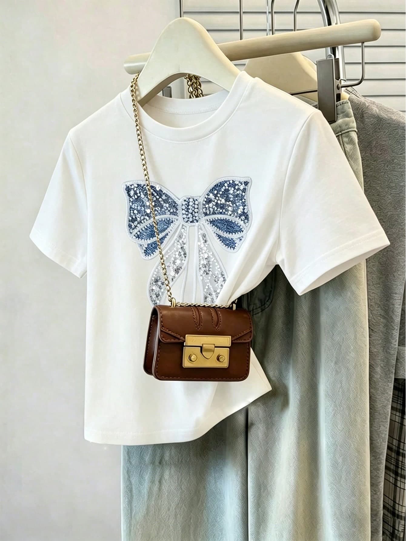 Teen Girls'White Cute Sequin Bow Print T-Shirt,Short Sleeve Crew Neck Fitted Tee,Back-To-School Summer Graduation Casual All-Match Outings Top