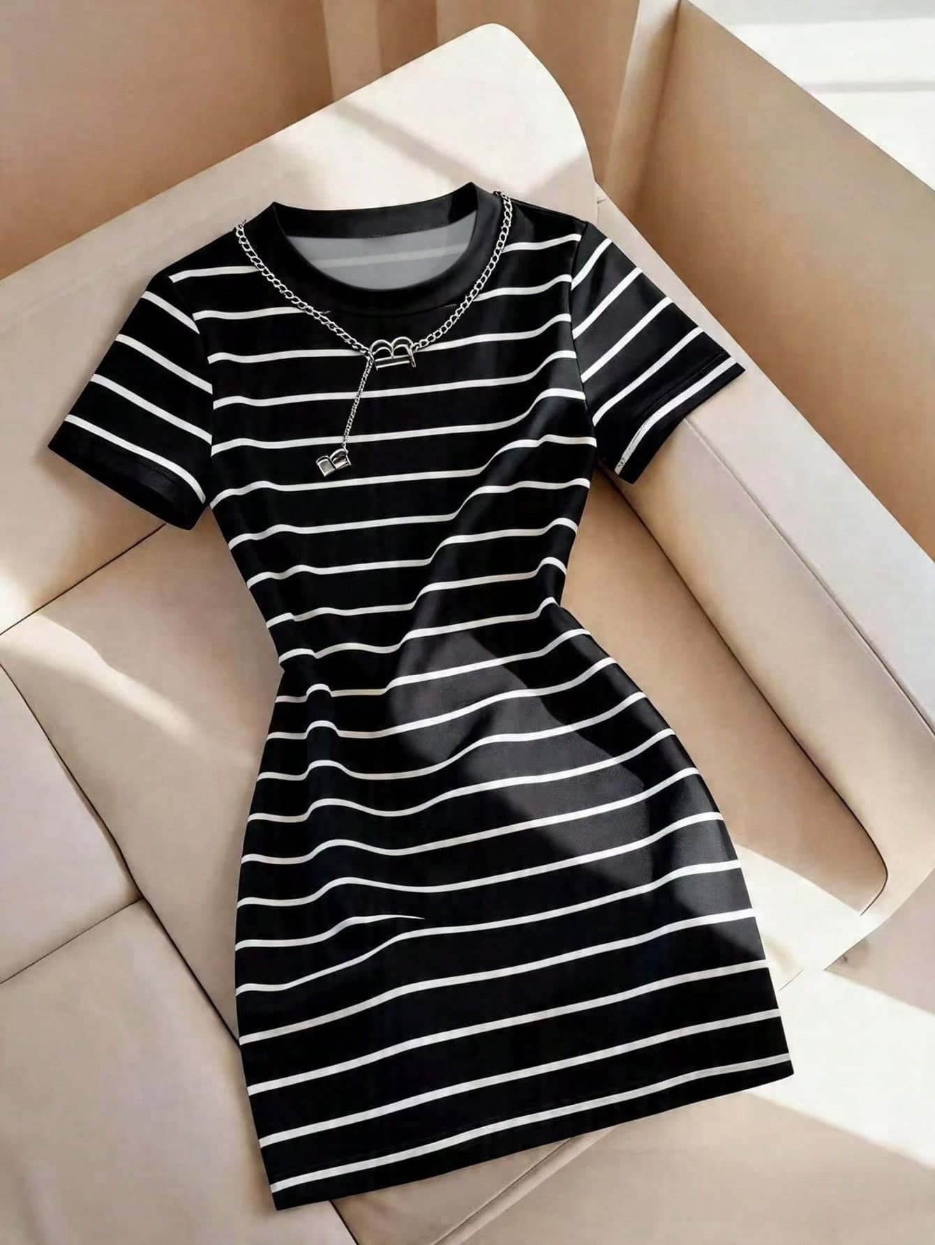 Franclia Women's Striped Round Neck Short Sleeve Casual Mini Dress
