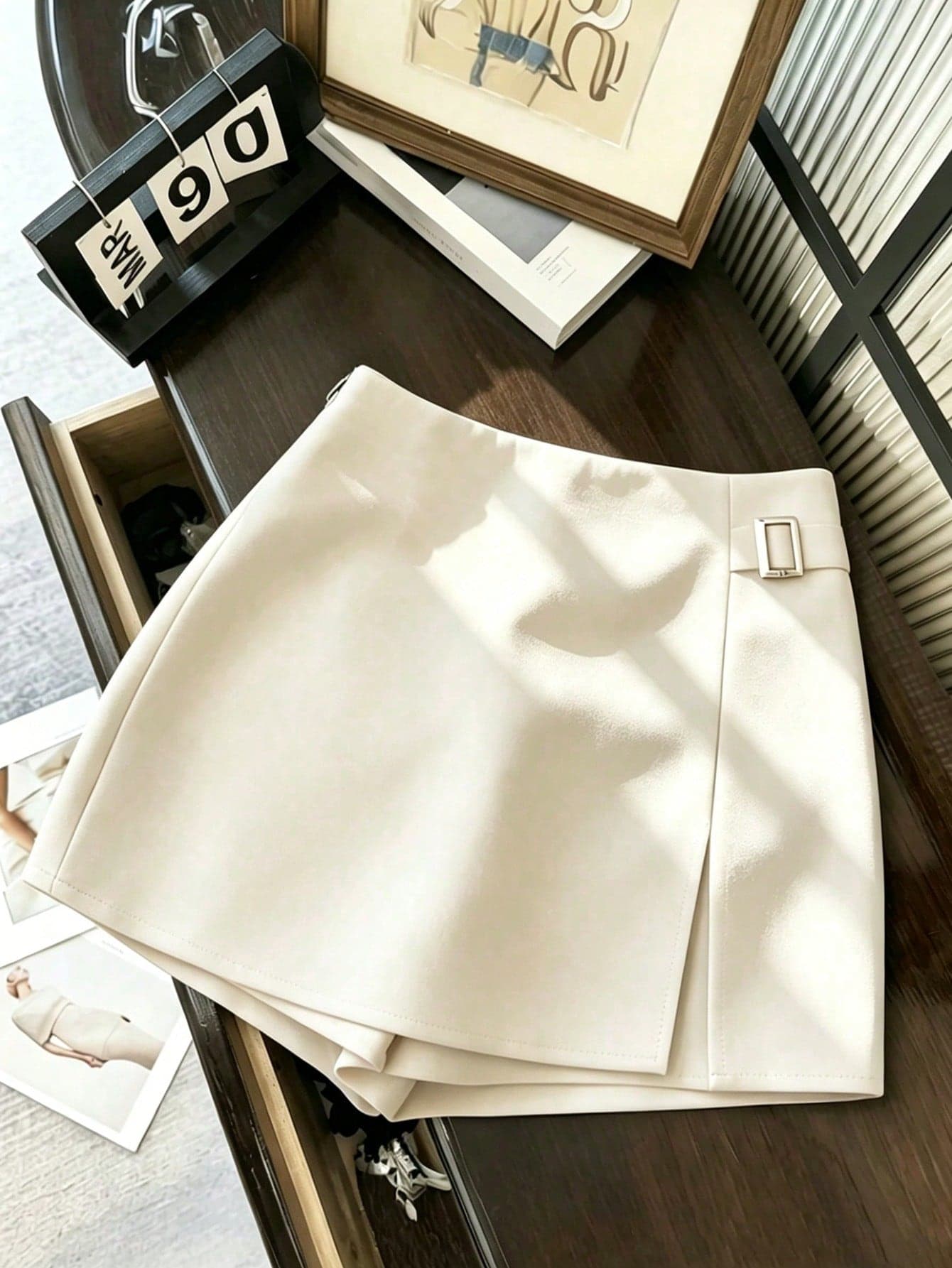 Franclia High-Waisted Versatile Metal Decor Shorts, Wine Red, Casual Commute, Spring/Summer