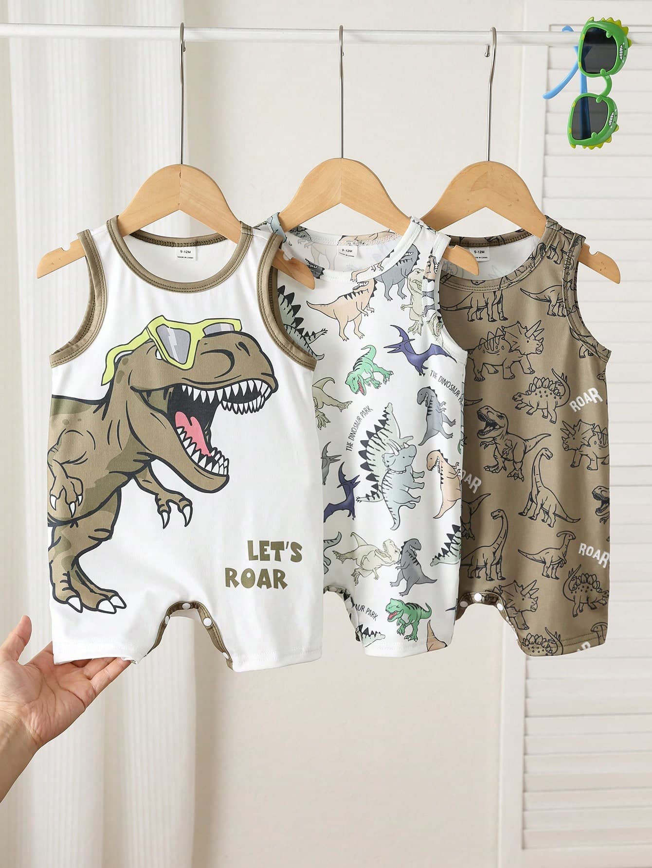 SHEIN Unisex Baby 3pcs/Set Cute Dinosaur Print Sleeveless Romper Set, Spring/Summer Baby Boy Clothes