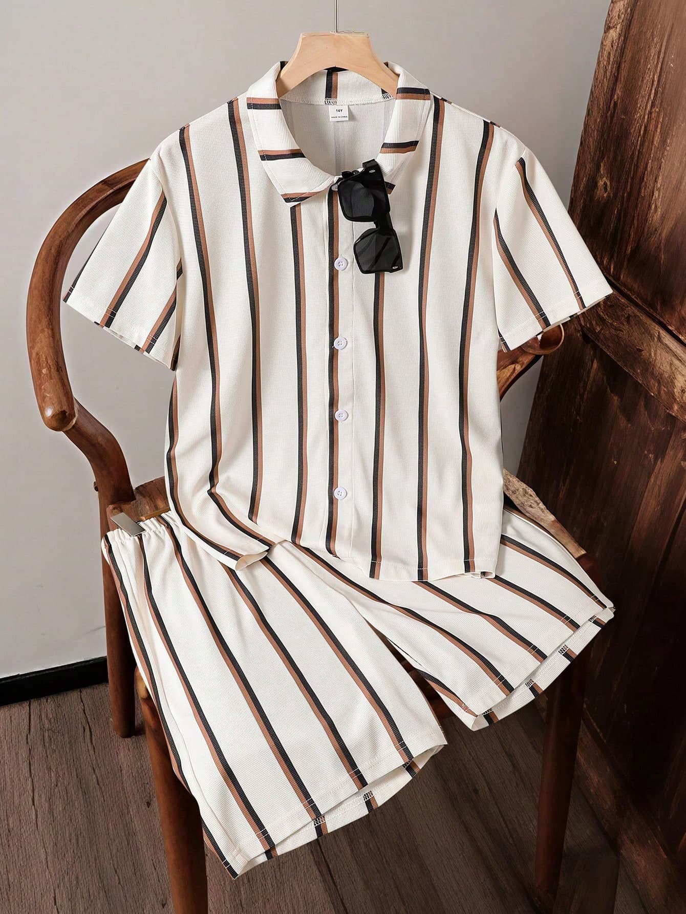 SHEIN Vintaside Kids Teen Boy Textured Striped Short Sleeve Shirt And Striped Shorts, Casual And Comfortable For Outdoor And Indoor Wear, Suitable For Summer