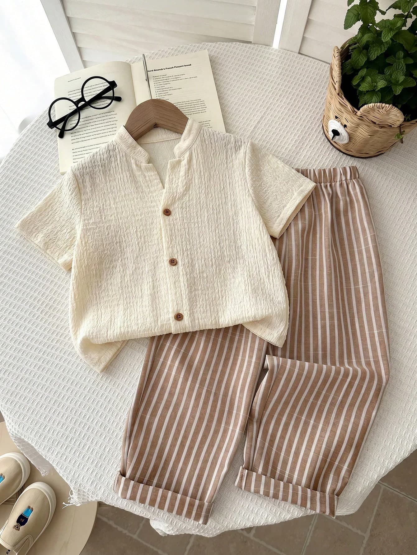 LMoss Kids 2pcs Young Boy Woven Solid Color Casual Shirt And Striped Pants Set